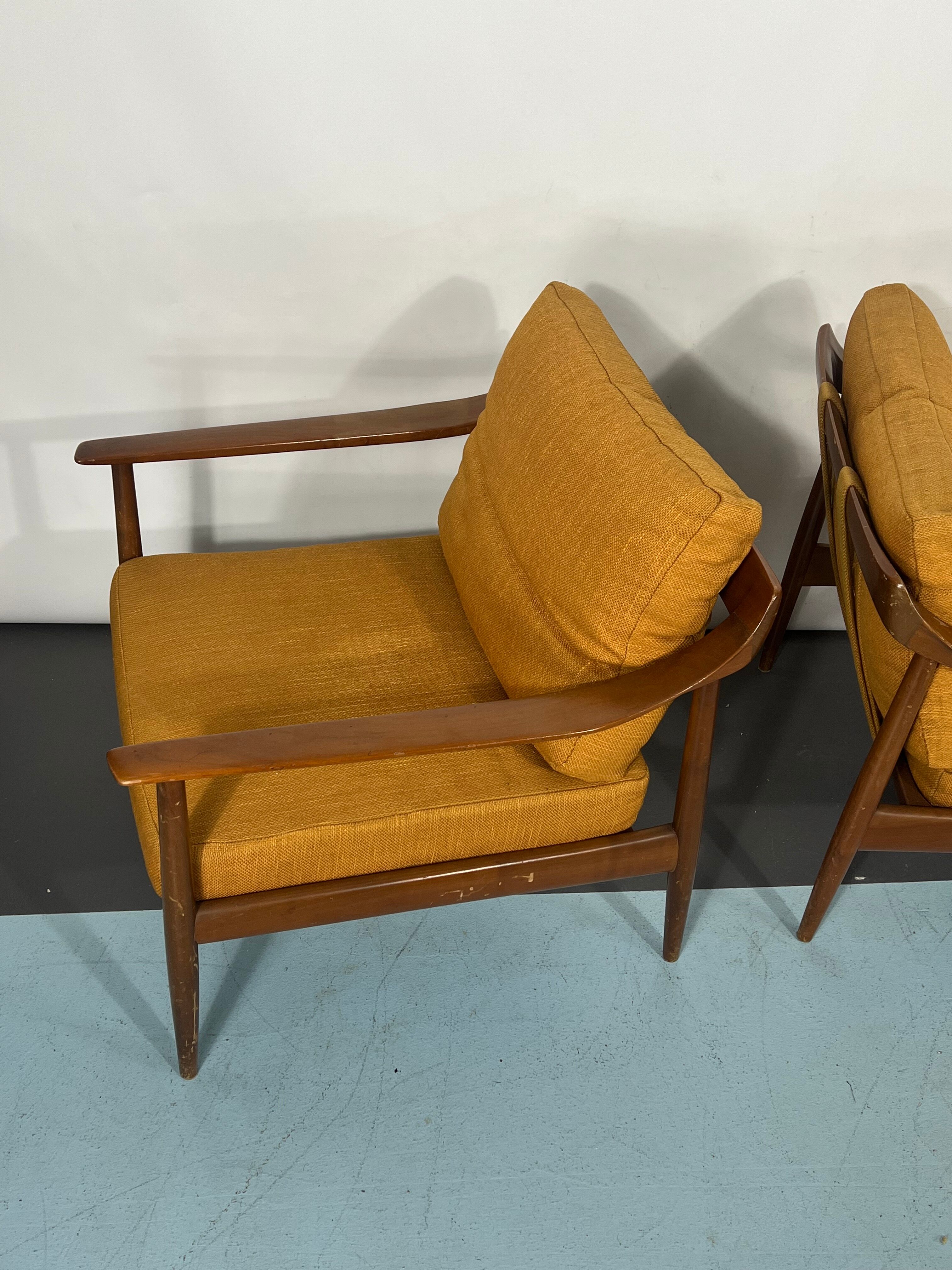 Mid-century modern pair of Walter Knoll armchairs model 550 from 50s