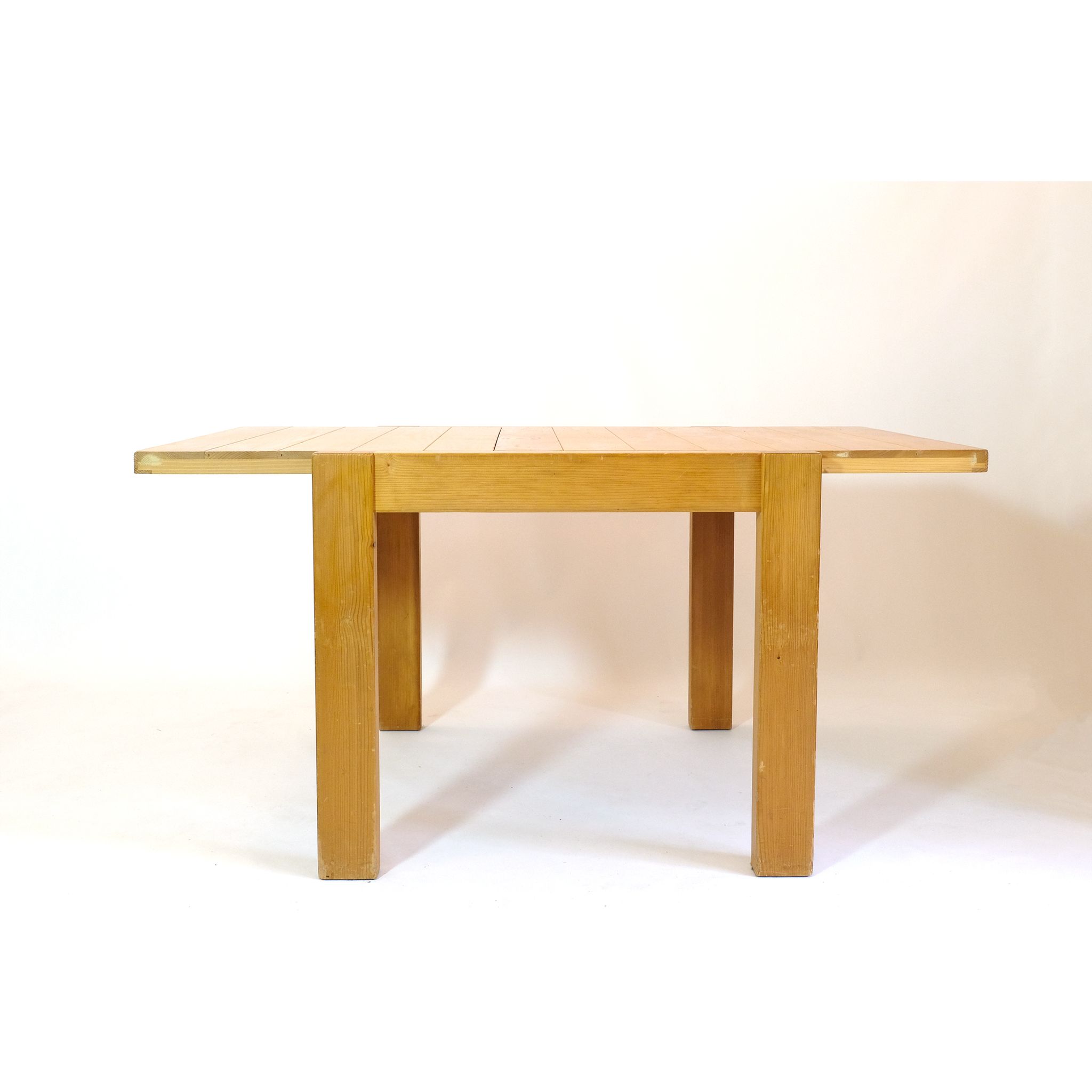 Table à manger en pin à rallonges des années 1980.