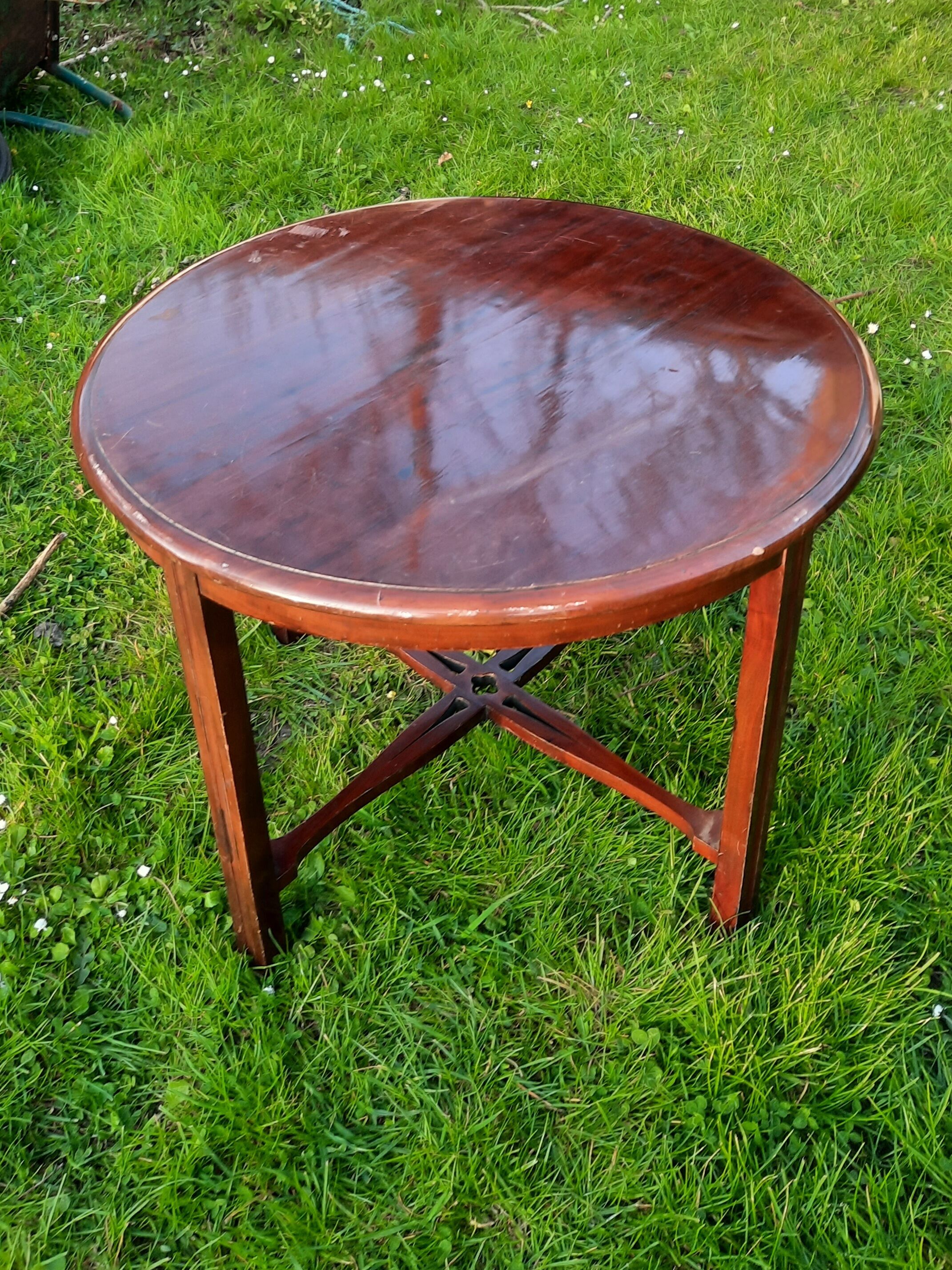 Circular coffee table