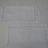 Paire de taies d'oreiller en toile blanche rustique brodées