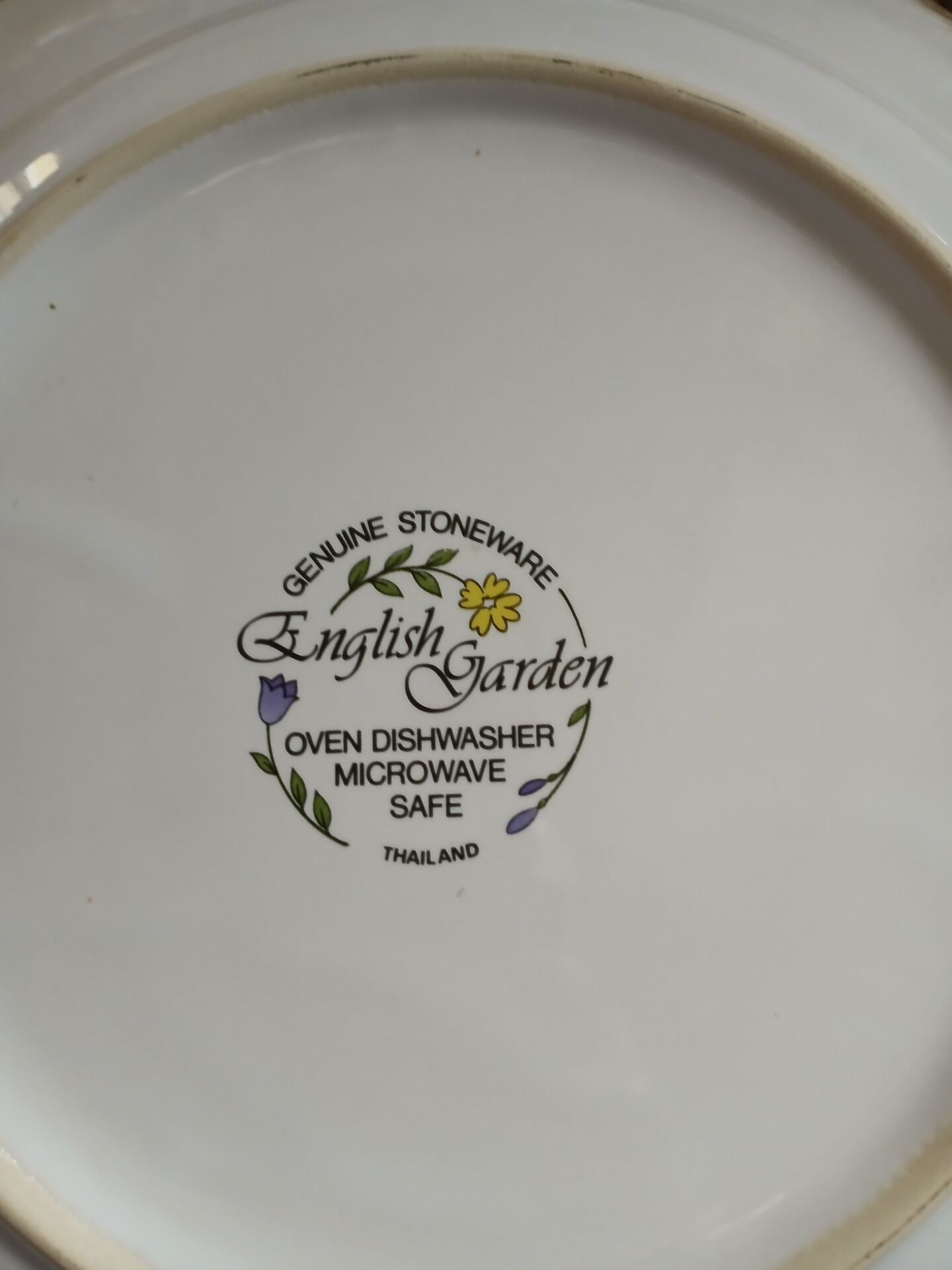 9 dinner plates English Garden