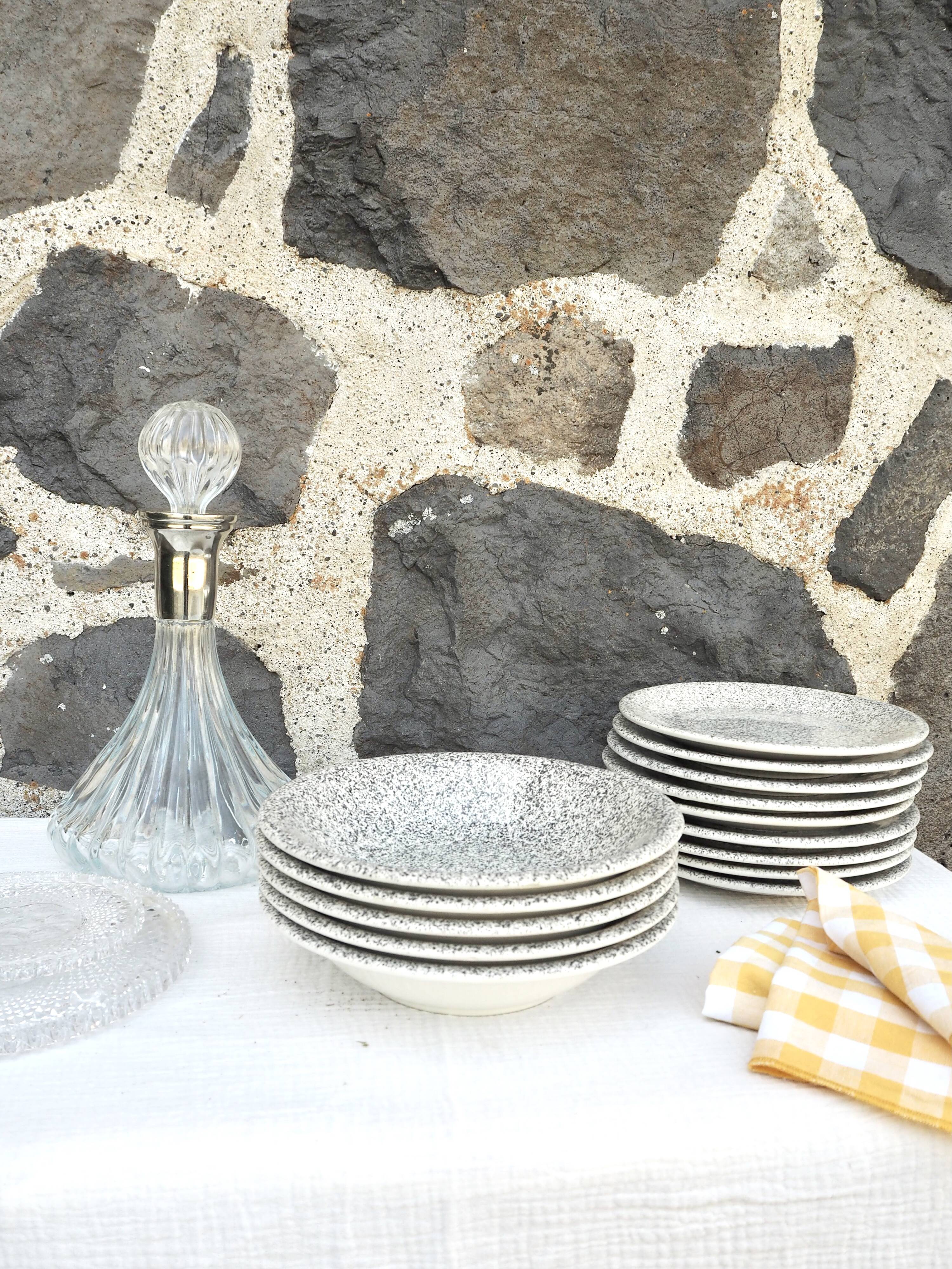 Set de 6 assiettes creuses mouchetées, Italy