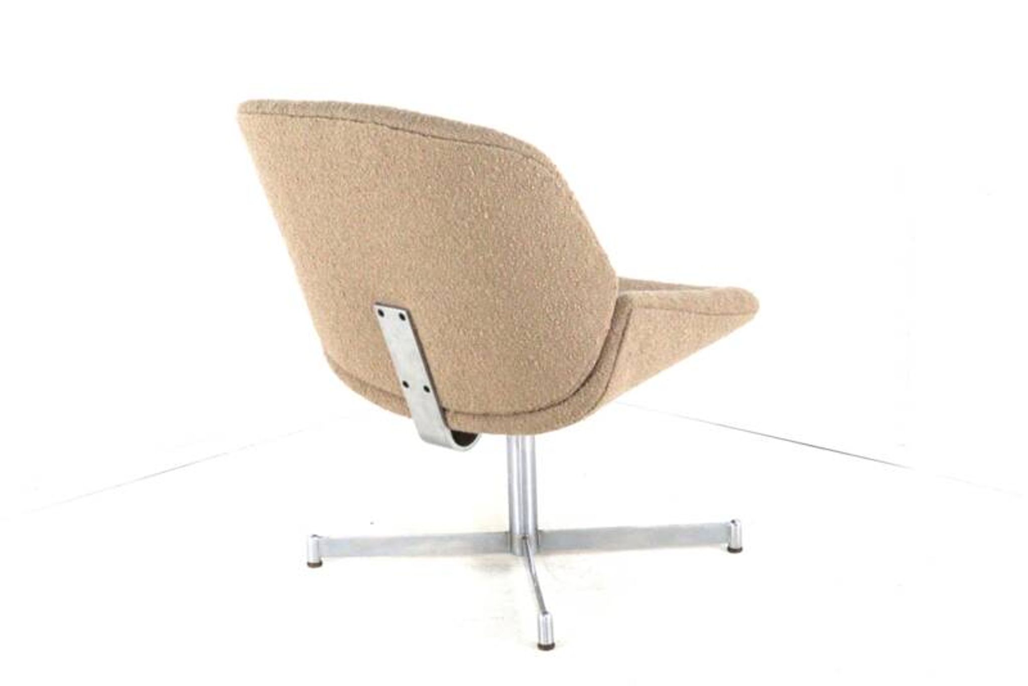 Geoffrey Harcourt for Artifort Exquis armchair - new upholstered