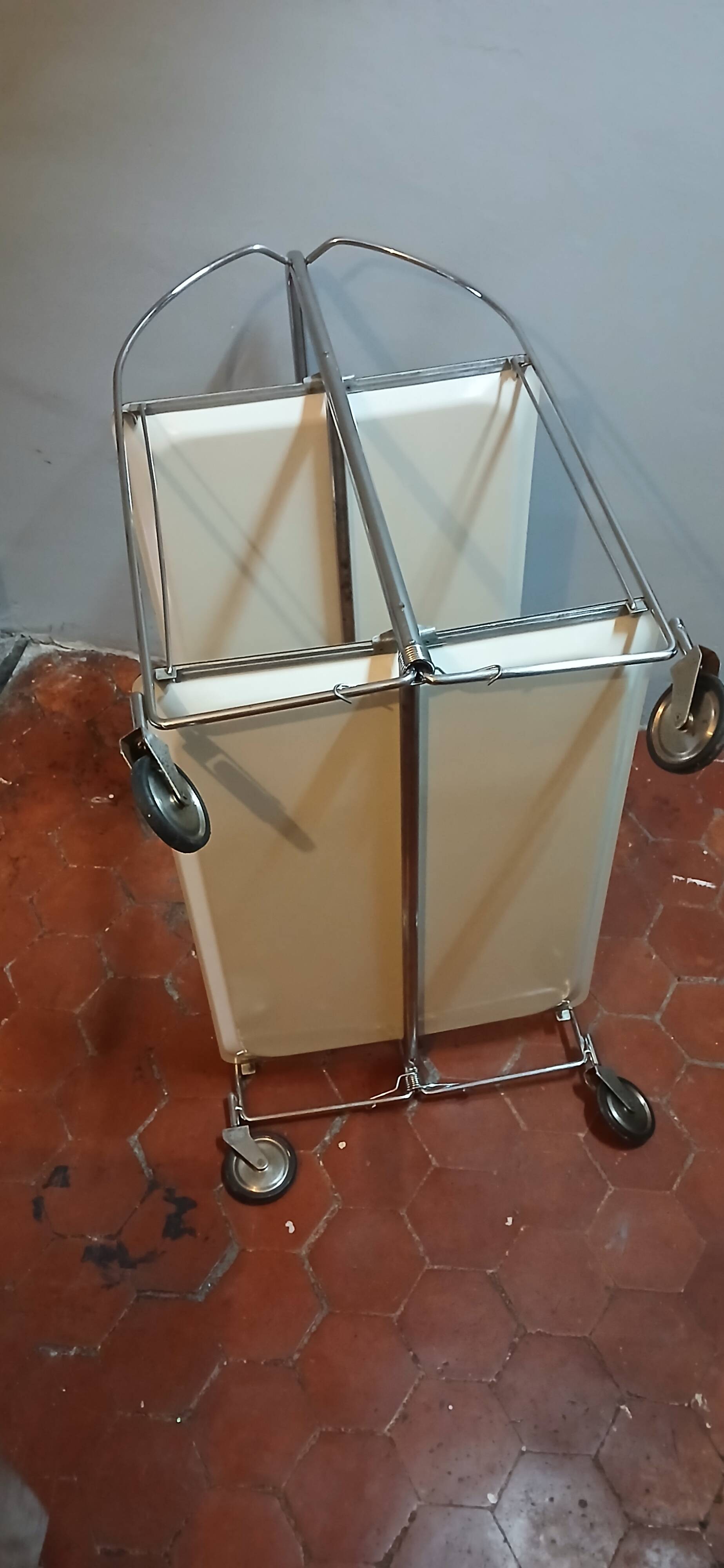Desserte pliante sur roulettes, années 70