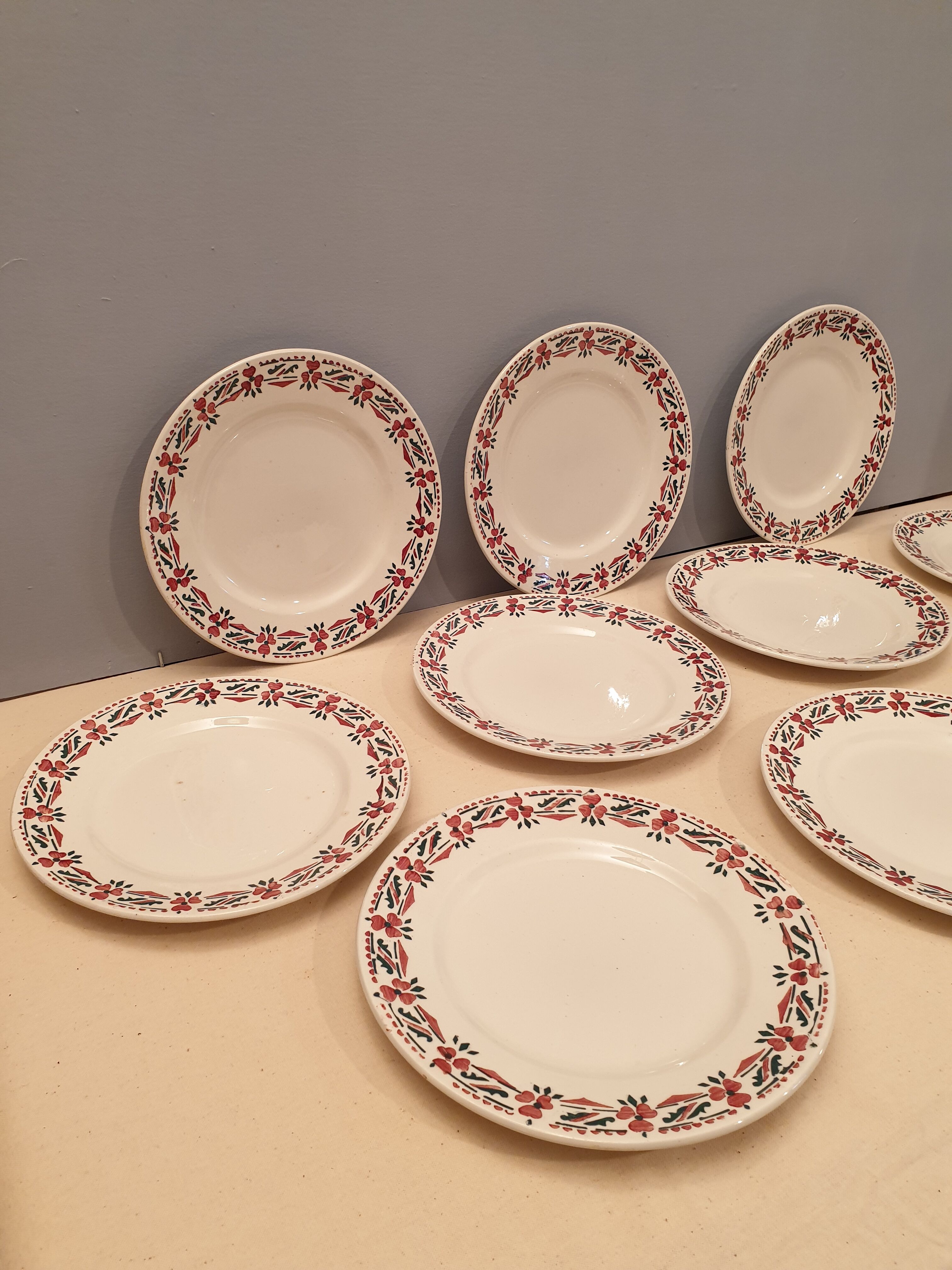 Set of 10 dessert plates