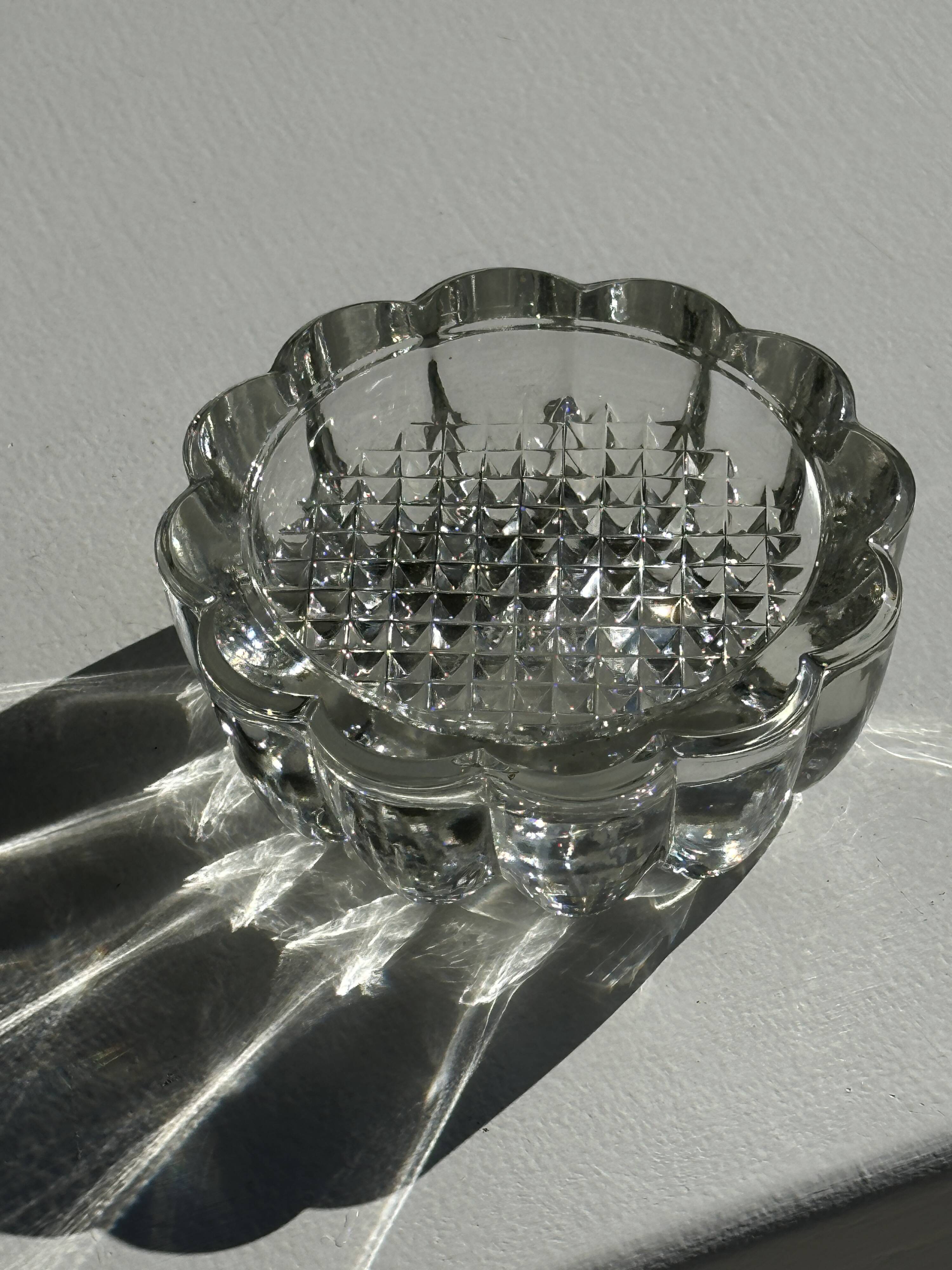 Small glass ashtray in the shape of a flower France Reims Brand MO