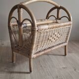 Heart-shaped rattan magazine rack