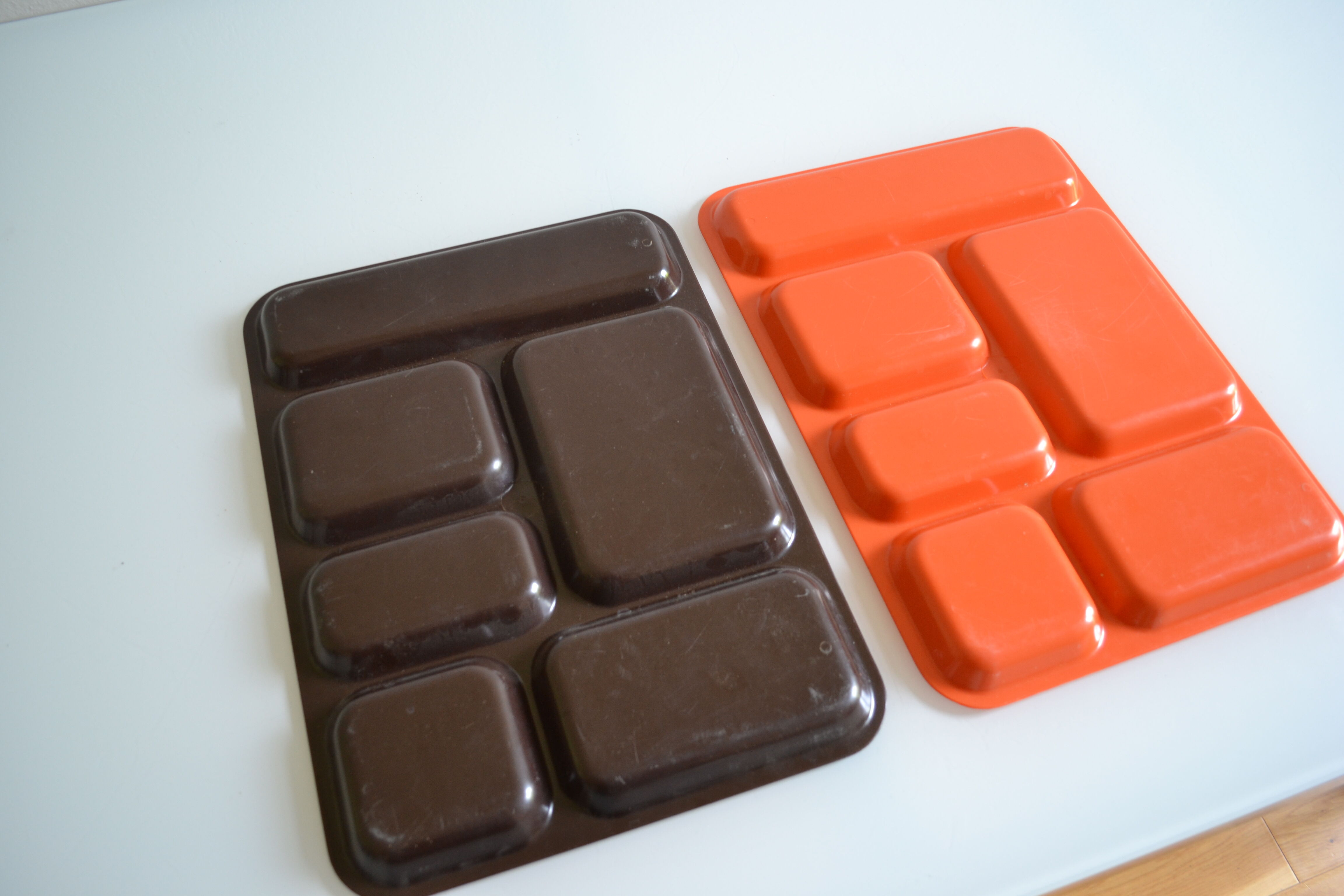 Set of 2 vintage 70's meal trays