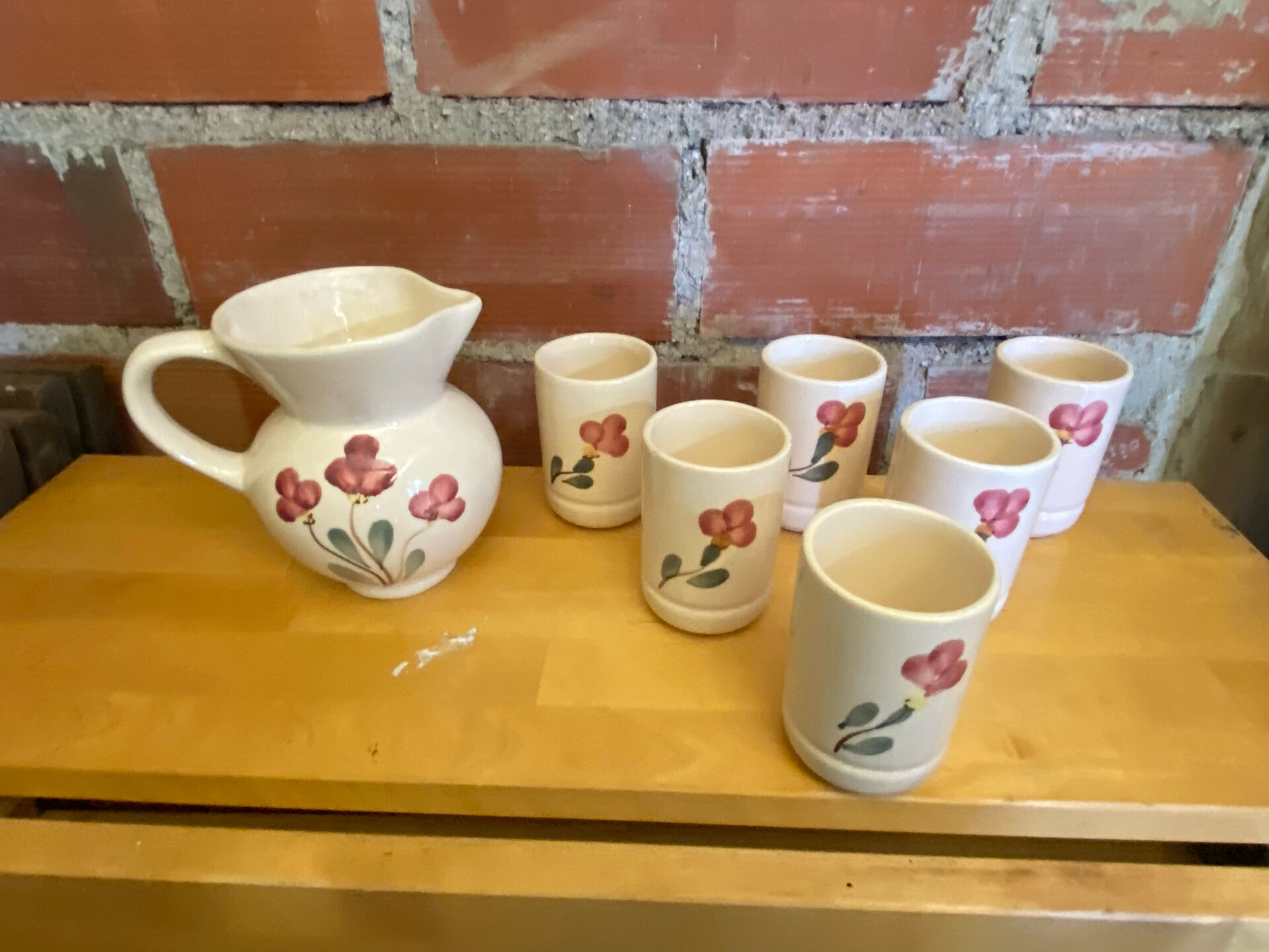 Old Service Juice Jug + 6 White Ceramic Glasses with Flower Wine Decor