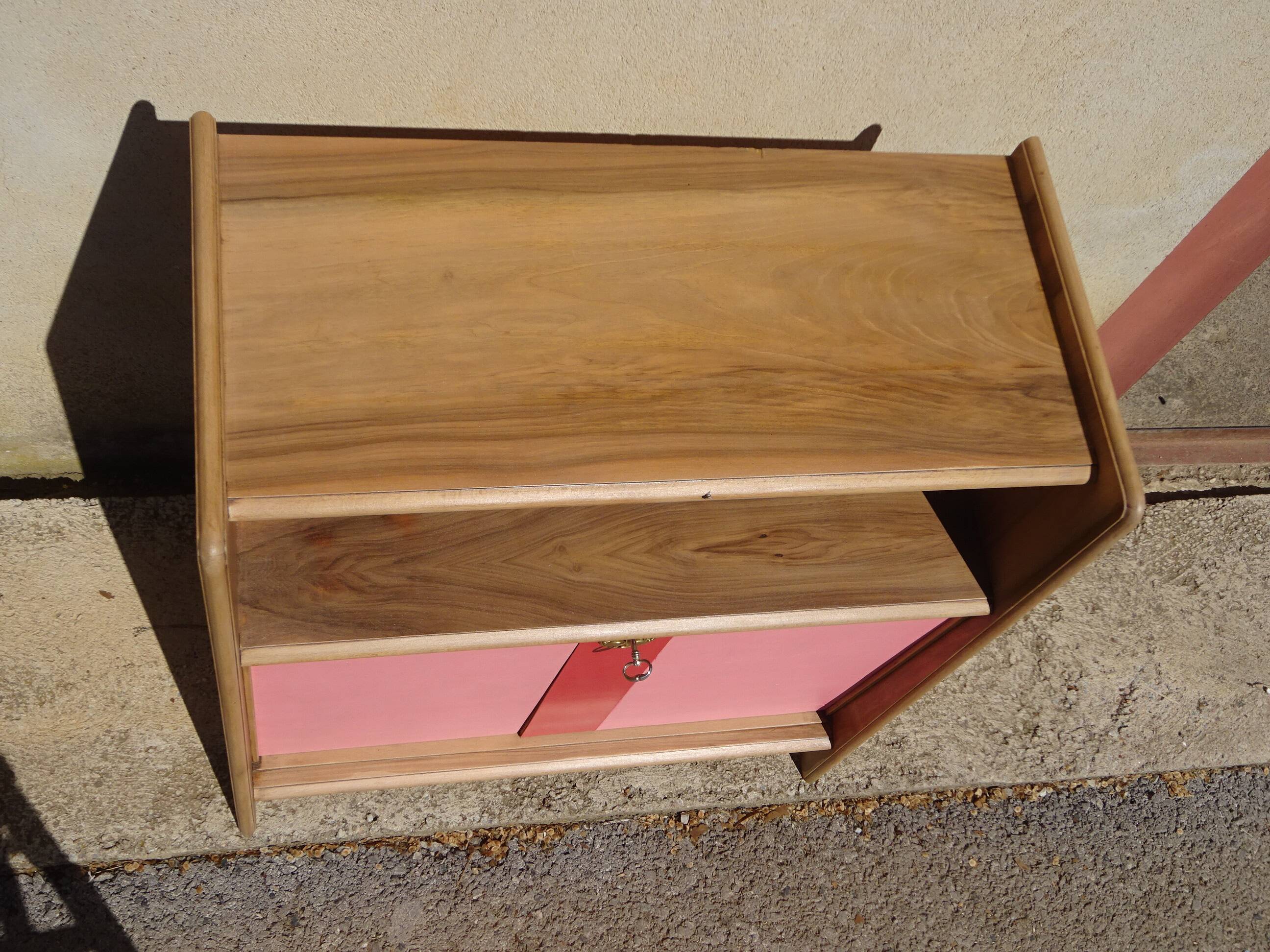 Petit meuble vintage en noyer