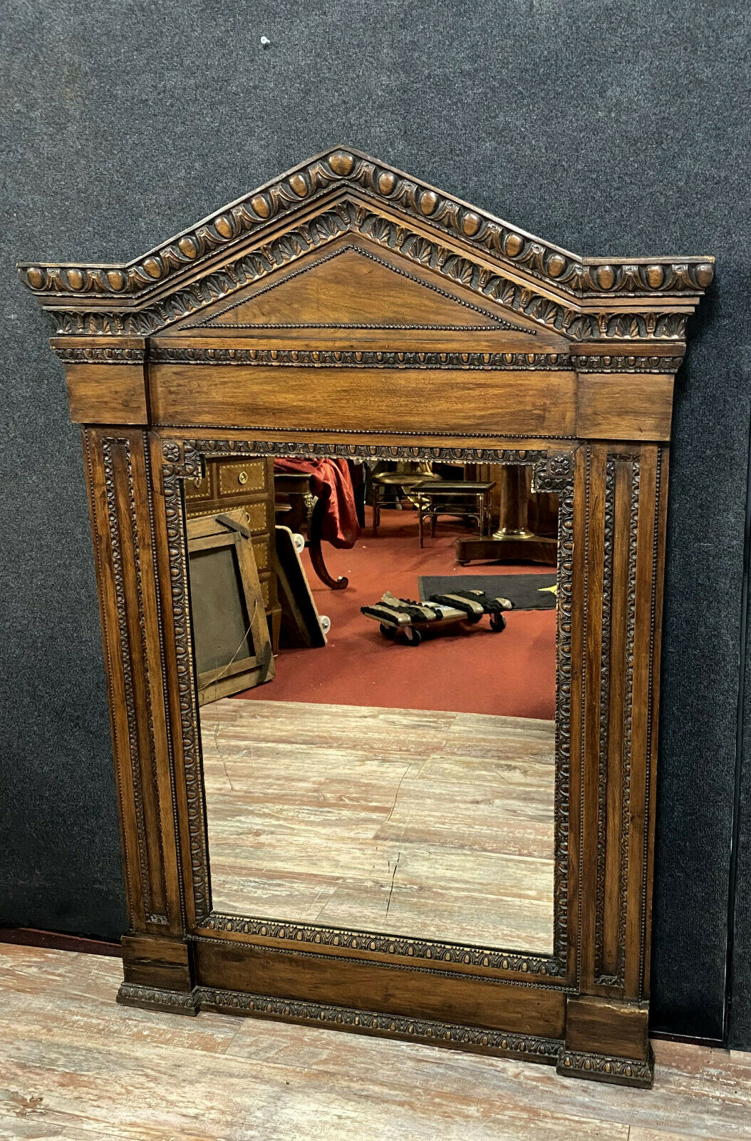 Miroir Renaissance de forme pyramidale en bois naturel