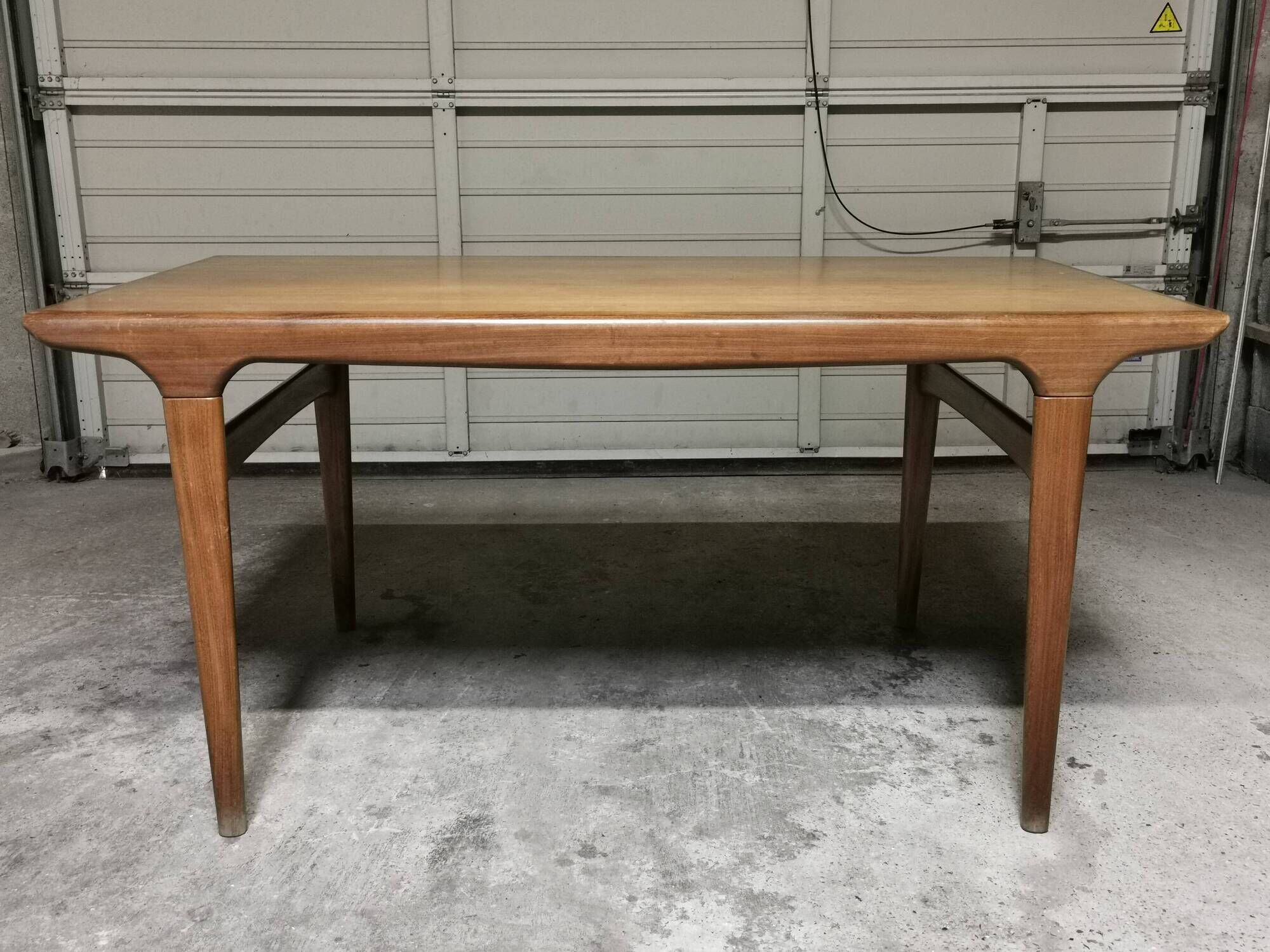 Vintage Scandinavian design table in Teak asymmetric extension by Johannes Andersen 1960