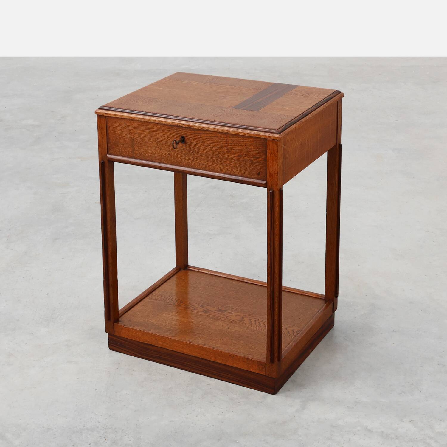 Table d'appoint ou cabinet de style École d'Amsterdam, Pays-Bas vers 1915