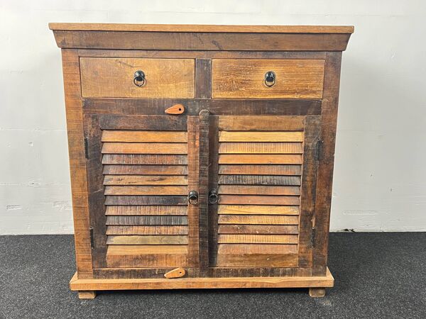 Petit buffet en bois ancien