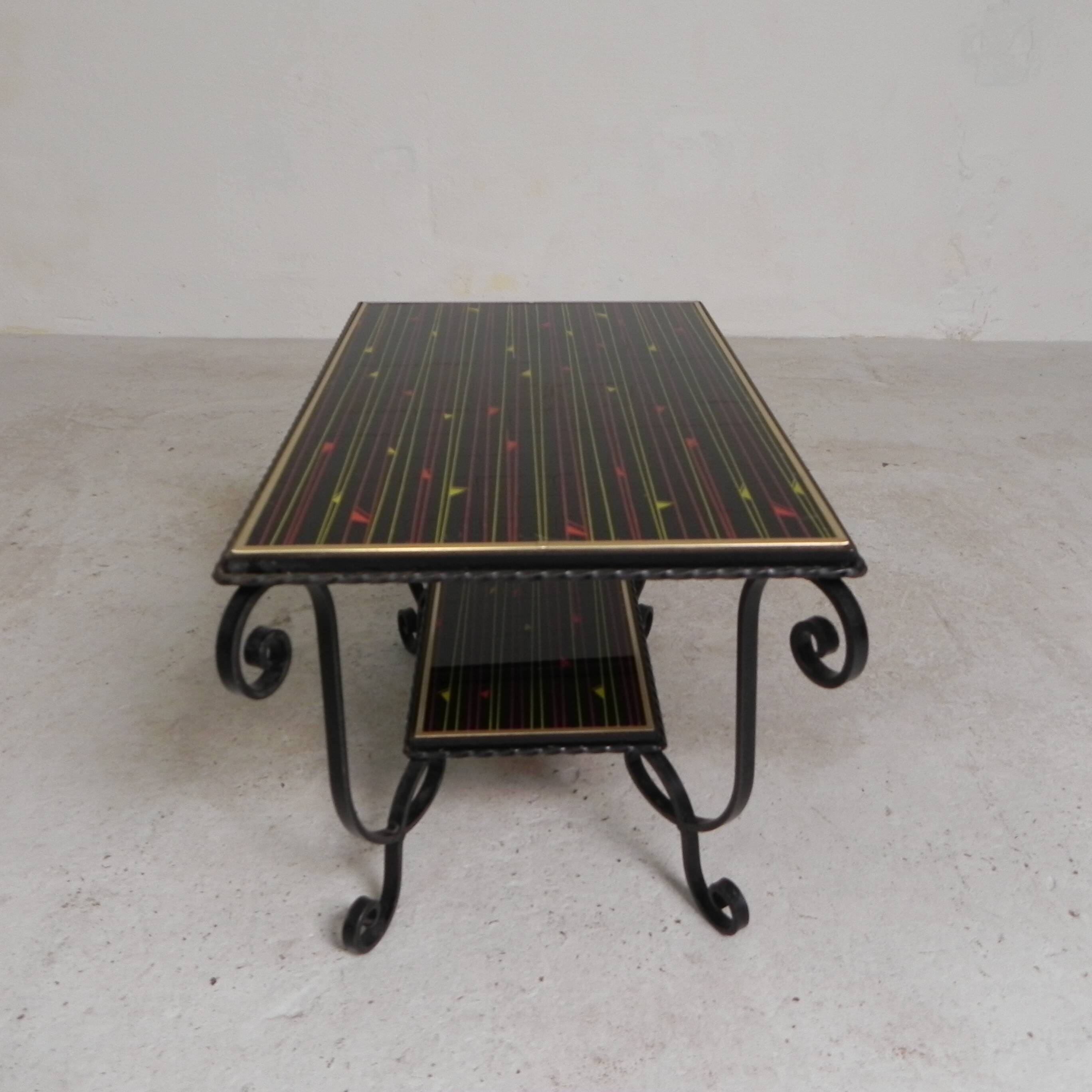 Table basse vintage avec 2 plateaux en verre avec impression des années 50