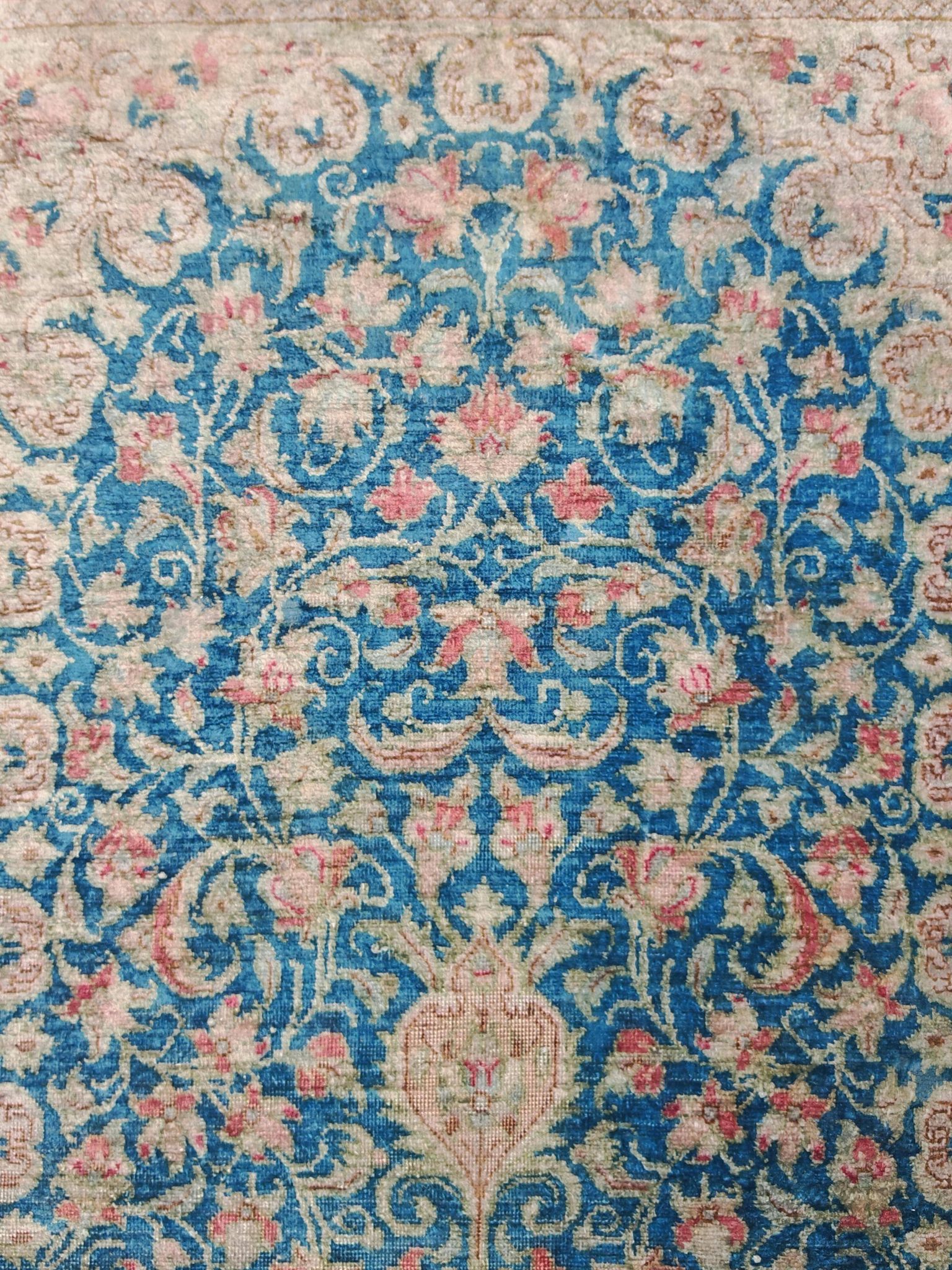 Kerman runner carpet in antique silk, hand-knotted from the 1940s.