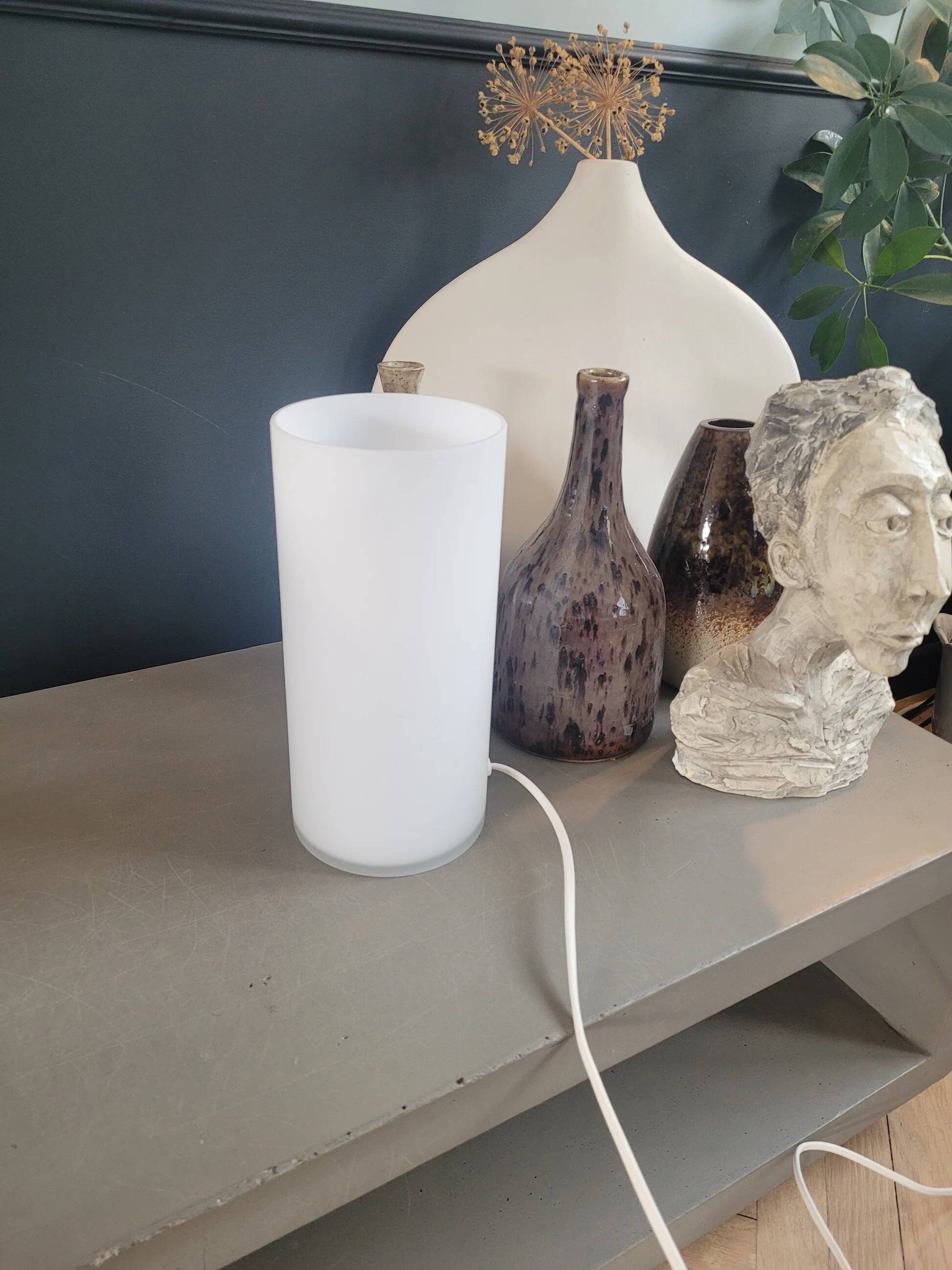 Lampe à poser contemporaine en verre dépoli blanc
