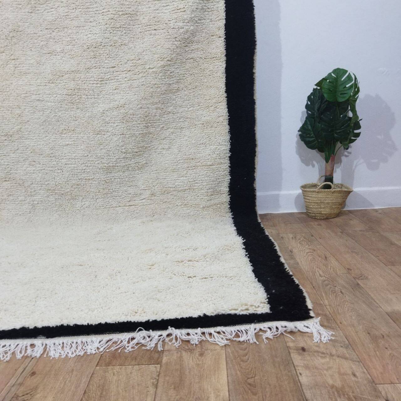 Azilal Vintage Rug 300x200 cm - Minimalist Design Cream and Black