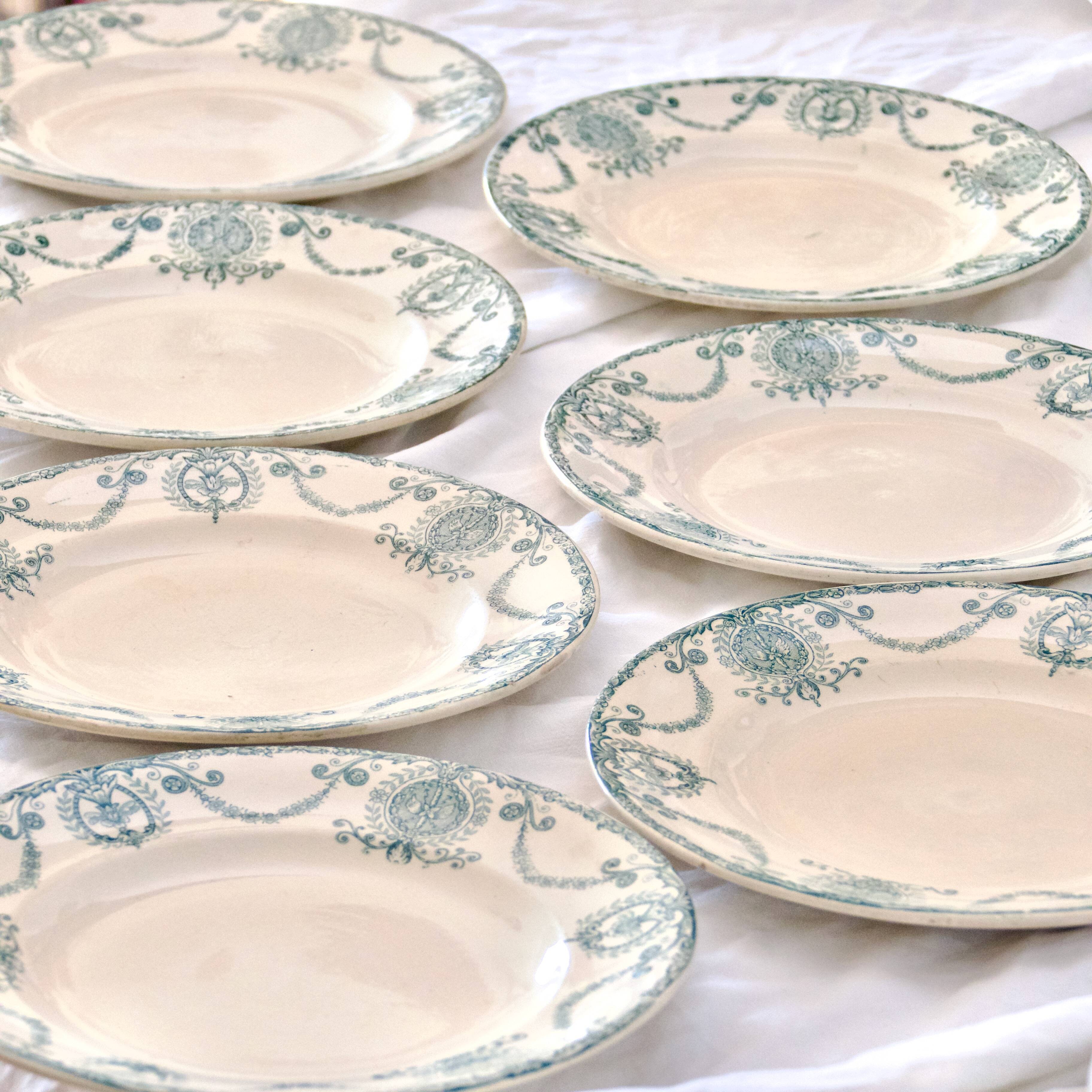 Assiettes plates XIXe Longwy terre de fer "Pierrefonds"