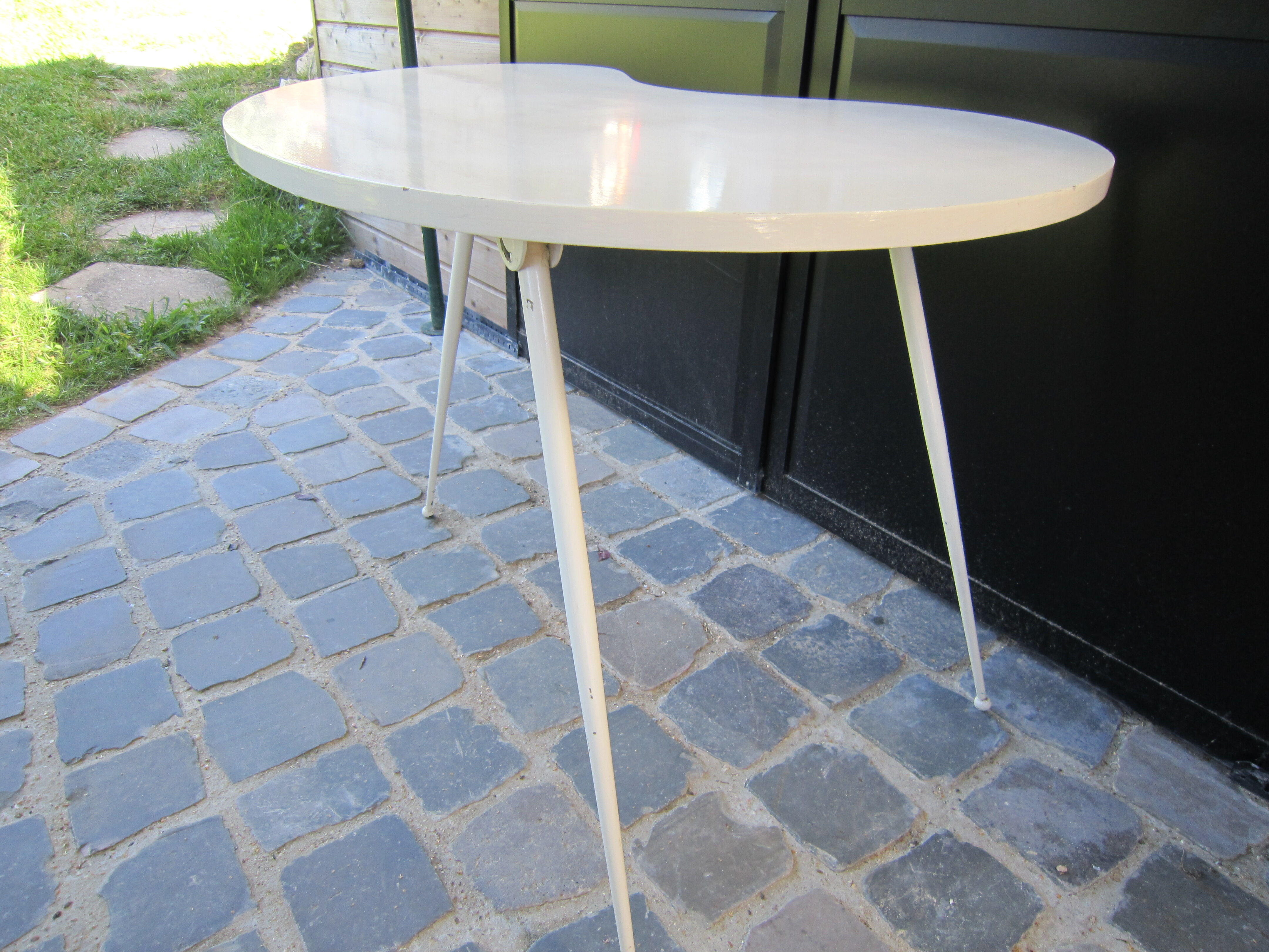 White table folding free-form