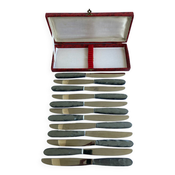 12 Couteaux lames inox bouts ronds / manches Bakélite effet nacré / Prulhière La Béquille + Coffret / Années 50