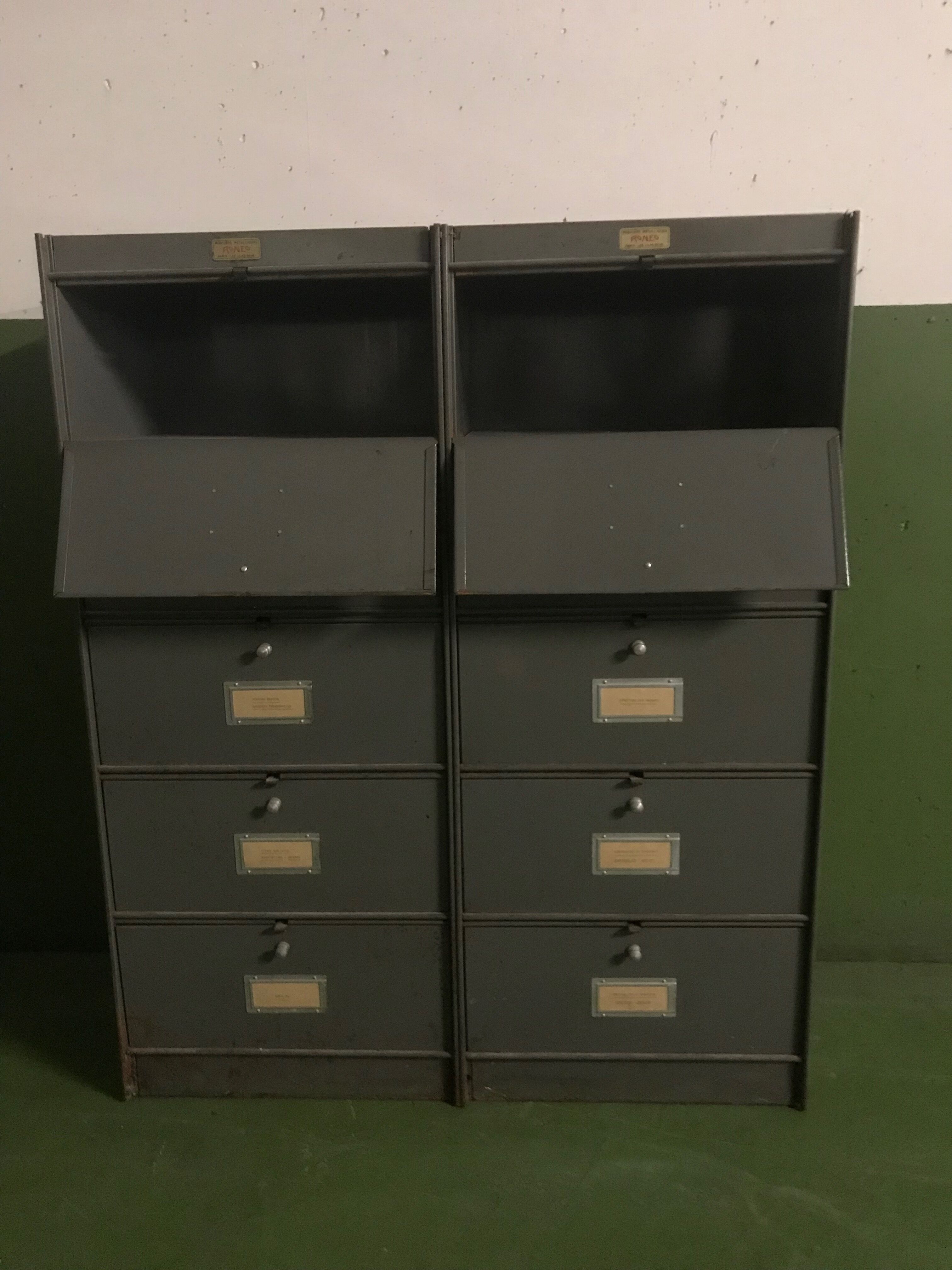 Metal clamshell furniture