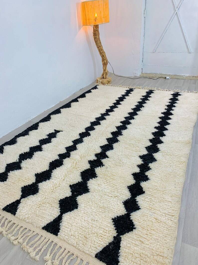 Handmade Moroccan rug in wool 250cm x 150cm