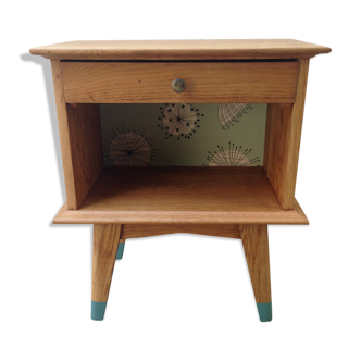 Table de chevet en bois clair