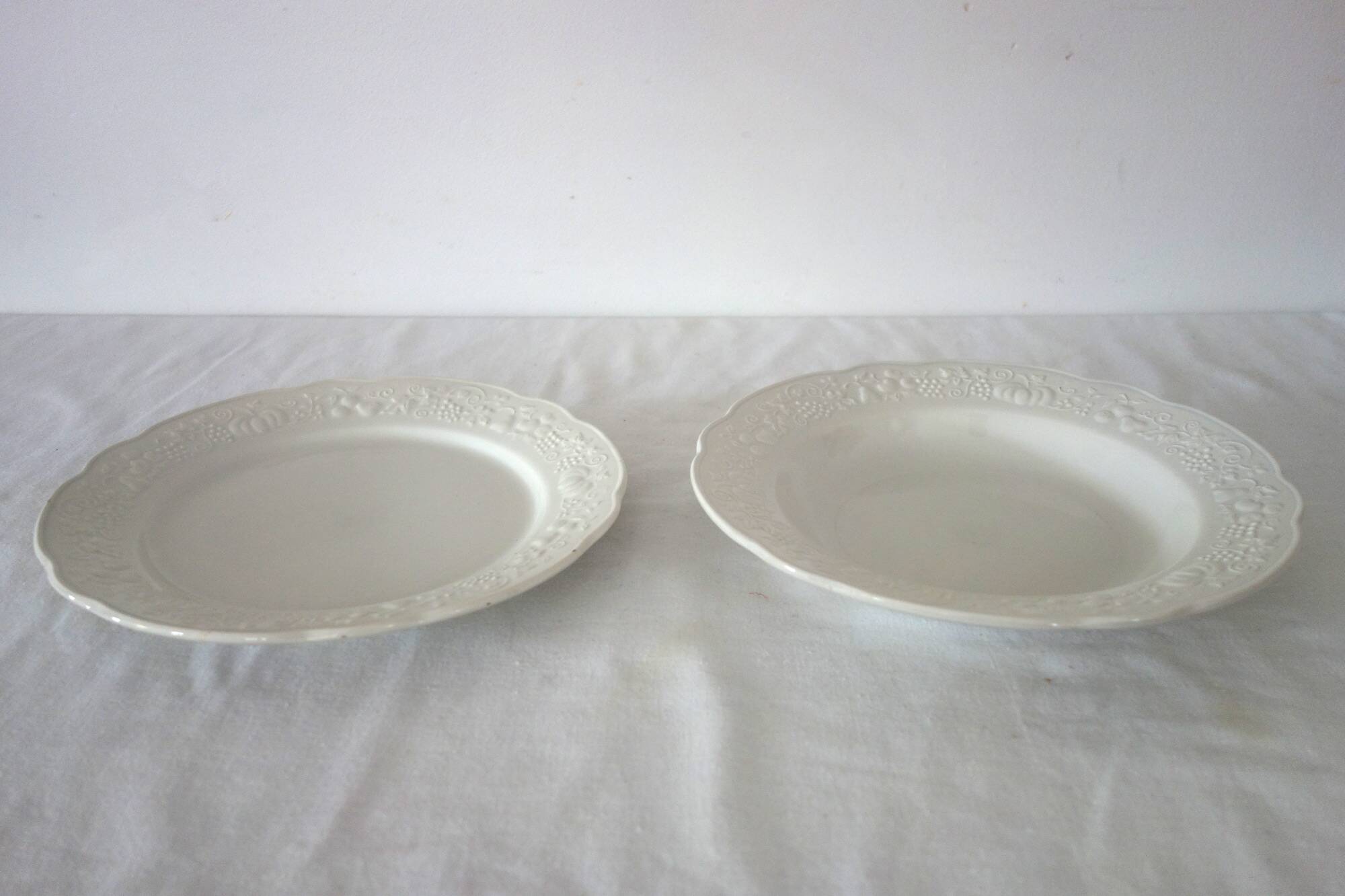 Set of 10 flat plates in Sarreguemines earthenware, early 20th century