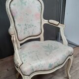Louis XV armchair in white lacquered wood
