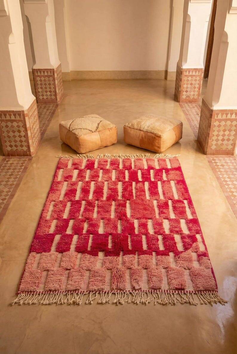 Beni Ourain Berber rug, handwoven in traditional style, size 200x300 cm.