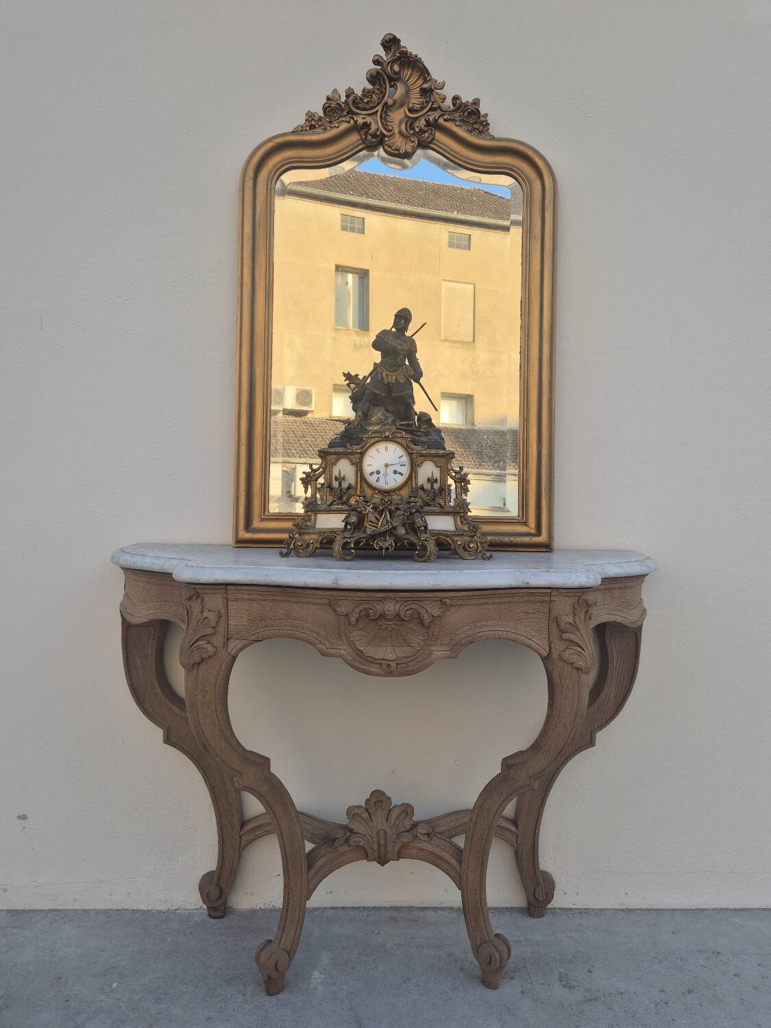 Louis XV curved console in solid oak, 18th century, decorated