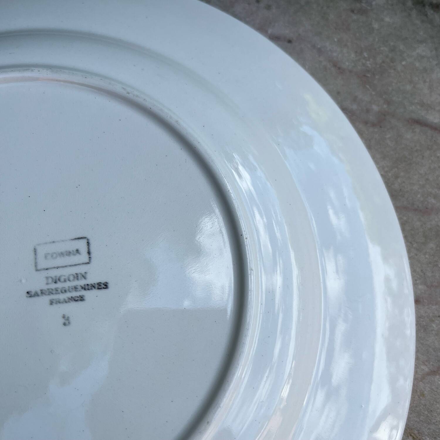 Vintage round dish Digoin Sarreguemines decor Edwina