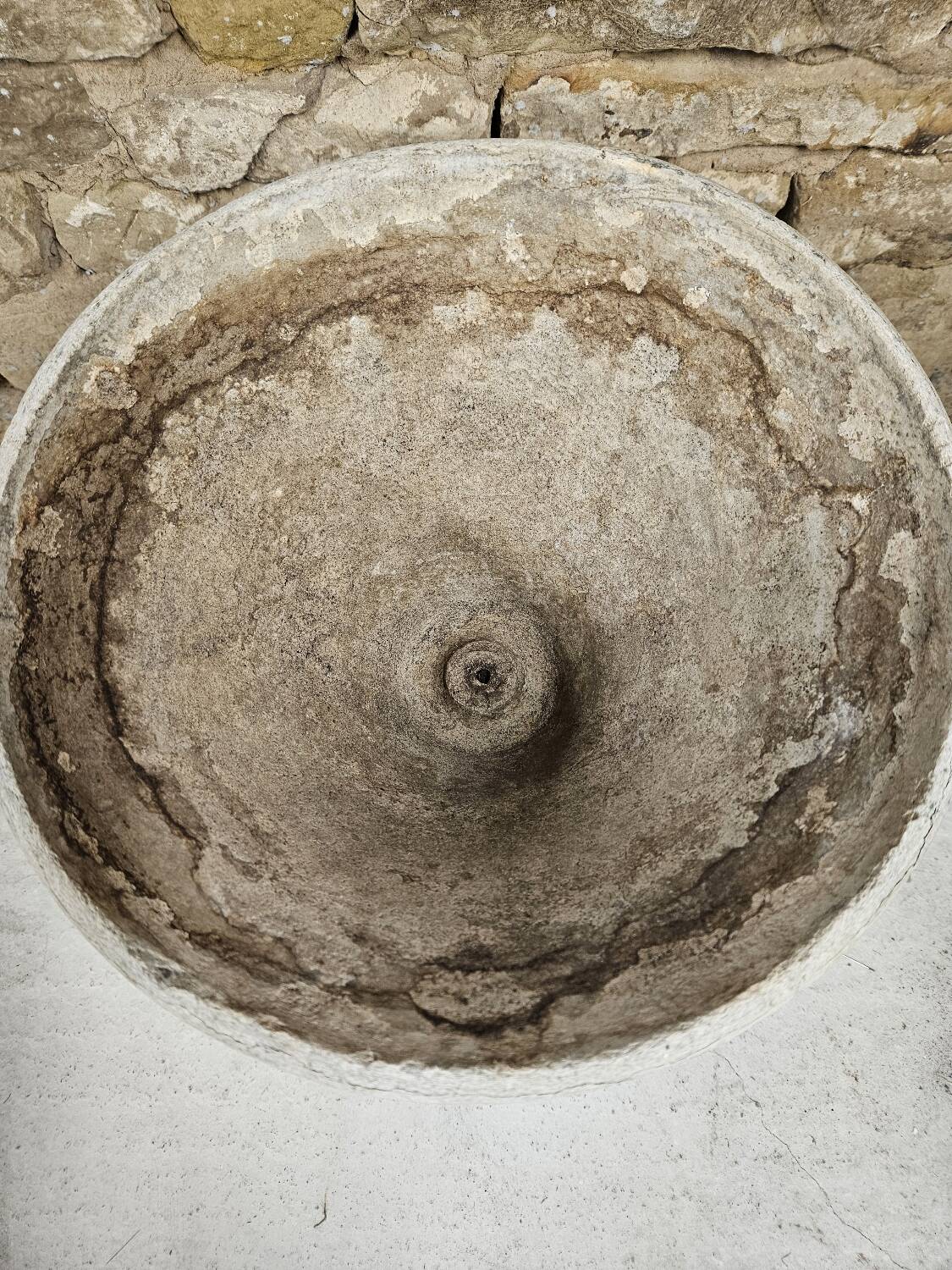 Diabolo planter by Anton Bee for Eternit