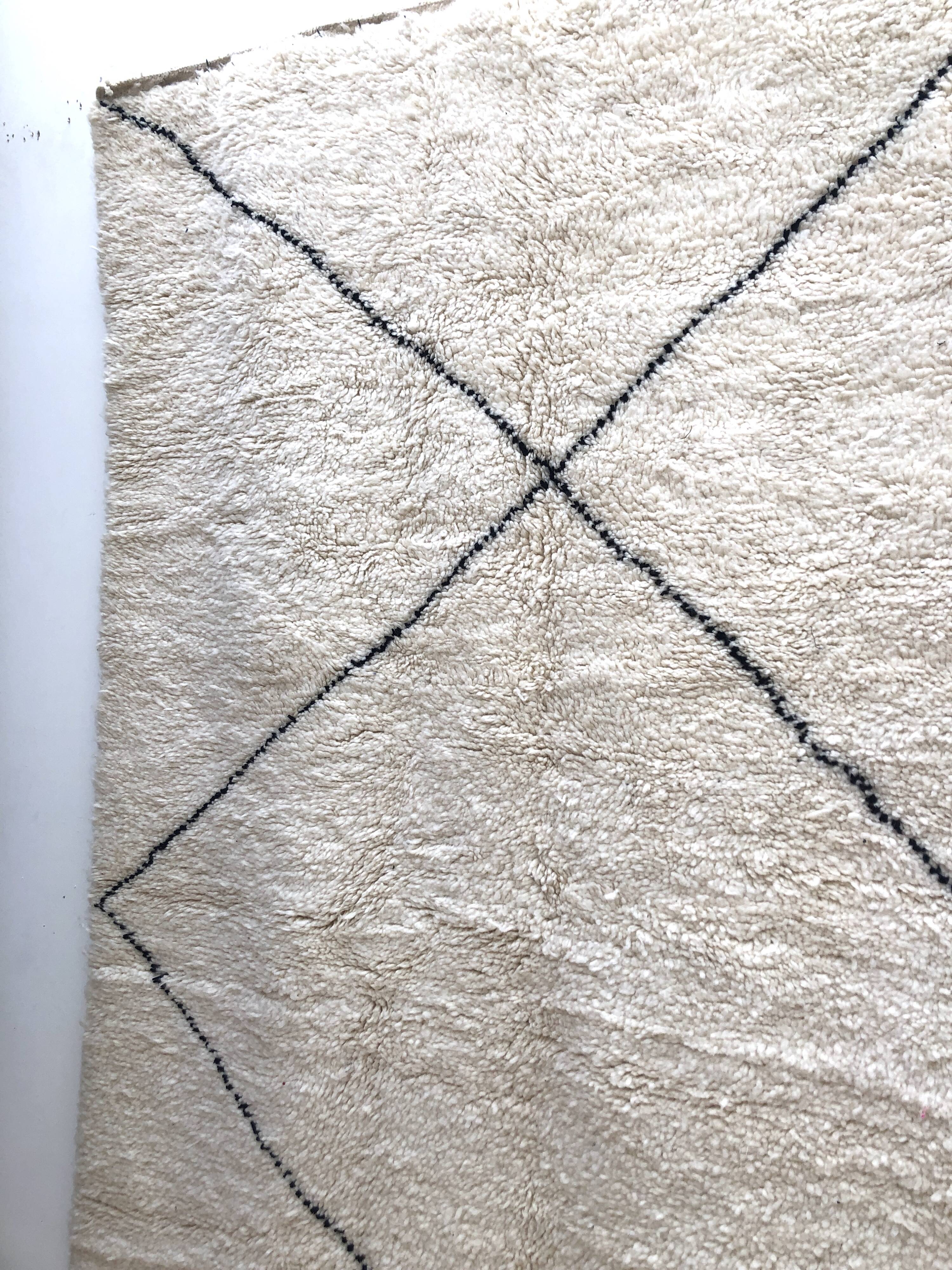 Tapis berbère beni ouarain à losanges noirs 273x165cm