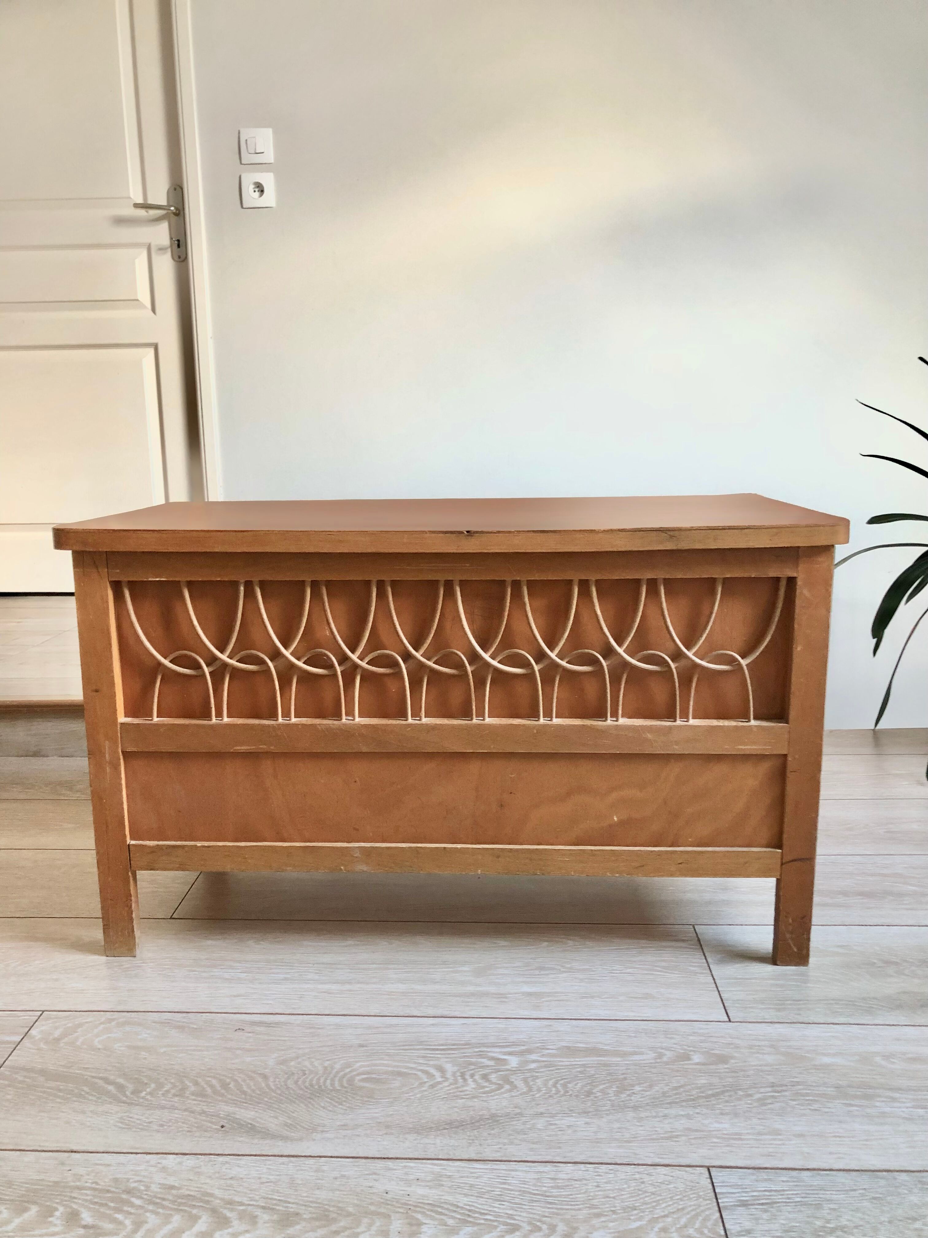 Coffre à jouet en bois et rotin
