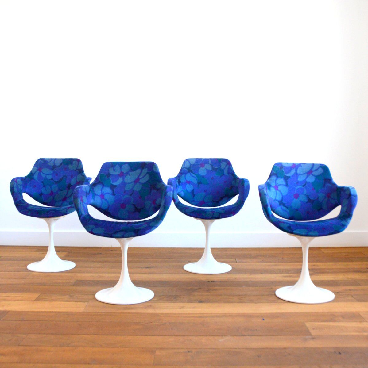Suite of 4 armchairs feet tulip 1960s