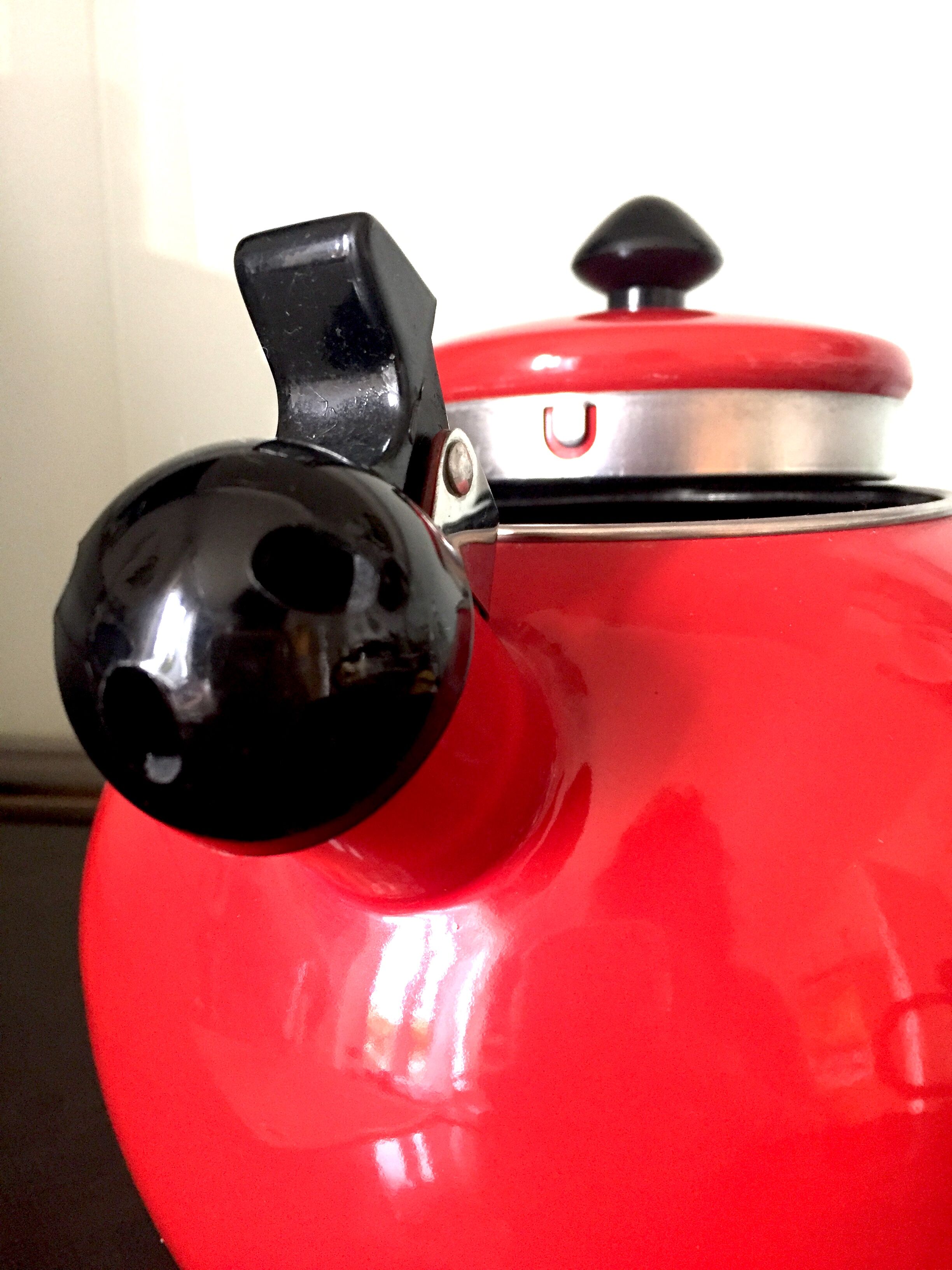 Kettle metal red years 1970