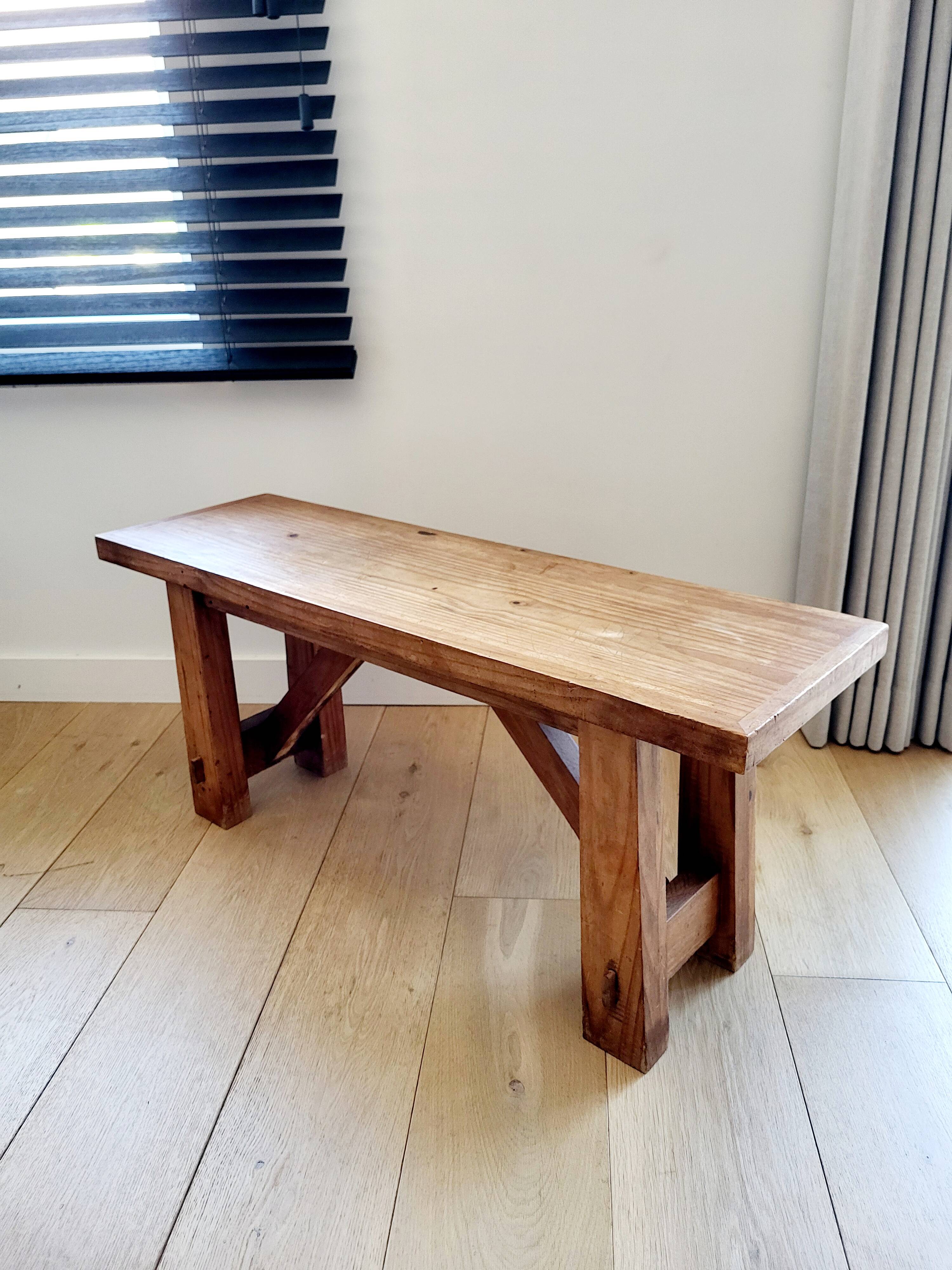 Banc vintage en bois, fabriqué artisanalement, style rustique