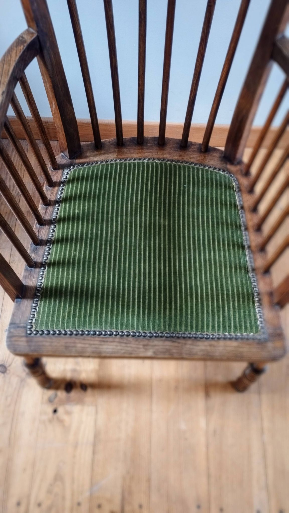 1900s Arts and Crafts style tapered wingback armchair