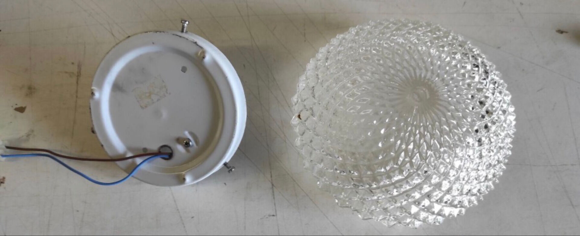 Ceiling light or wall light in moulded glass with diamond point - mid 20th century