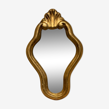 Miroir en bois doré à la feuille d’or 18ème moulure coquillage