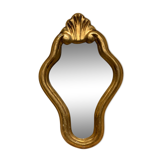 Miroir en bois doré à la feuille d’or 18ème moulure coquillage