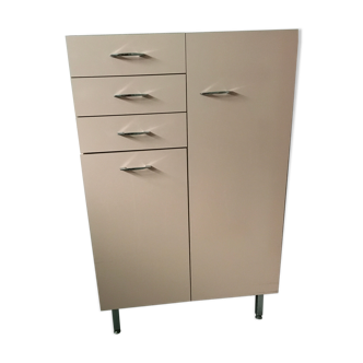 Meuble en formica rose