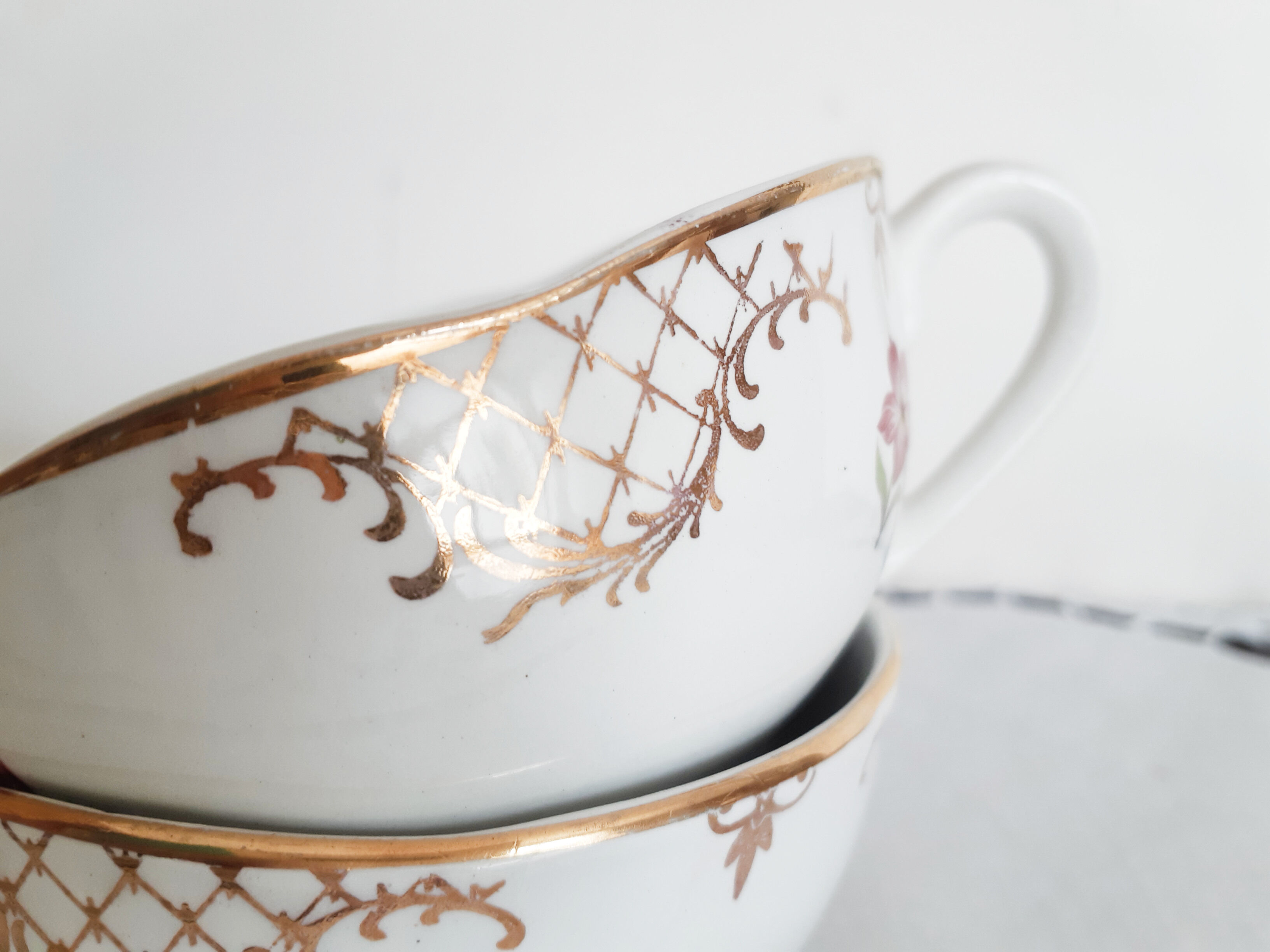 Set of 2 Sarreguemines porcelain tea cups