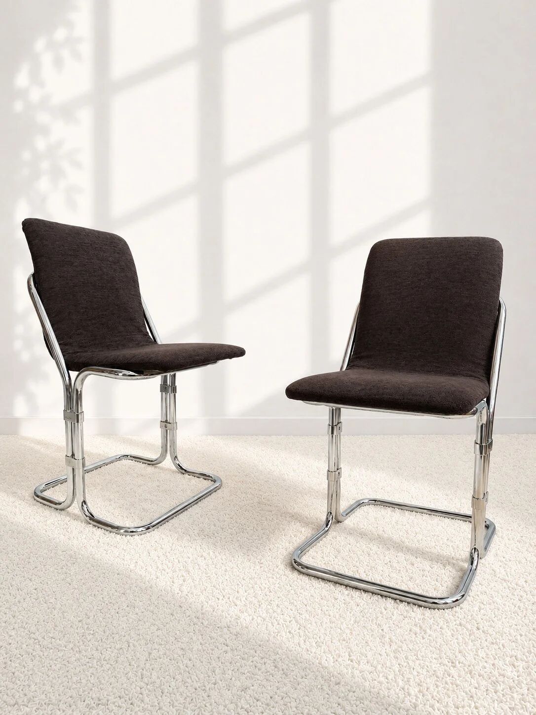 Chaises space age, Italie, années 1970.