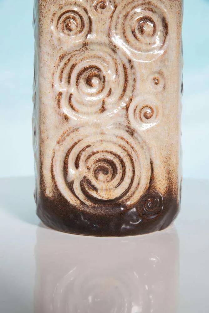 Vintage 'uienvaas' from West Germany, retro fat lava flower vase from the 1960s.