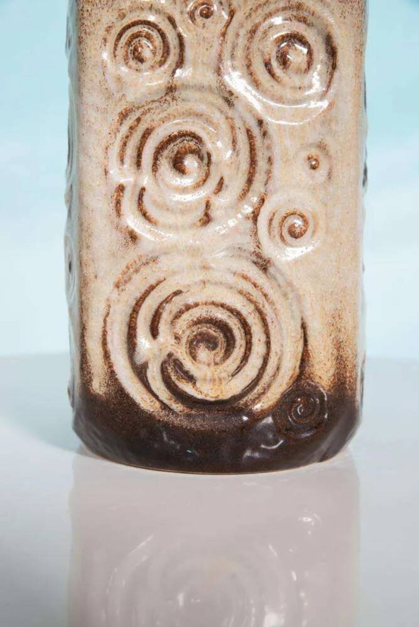 Vintage 'uienvaas' from West Germany, retro fat lava flower vase from the 1960s.
