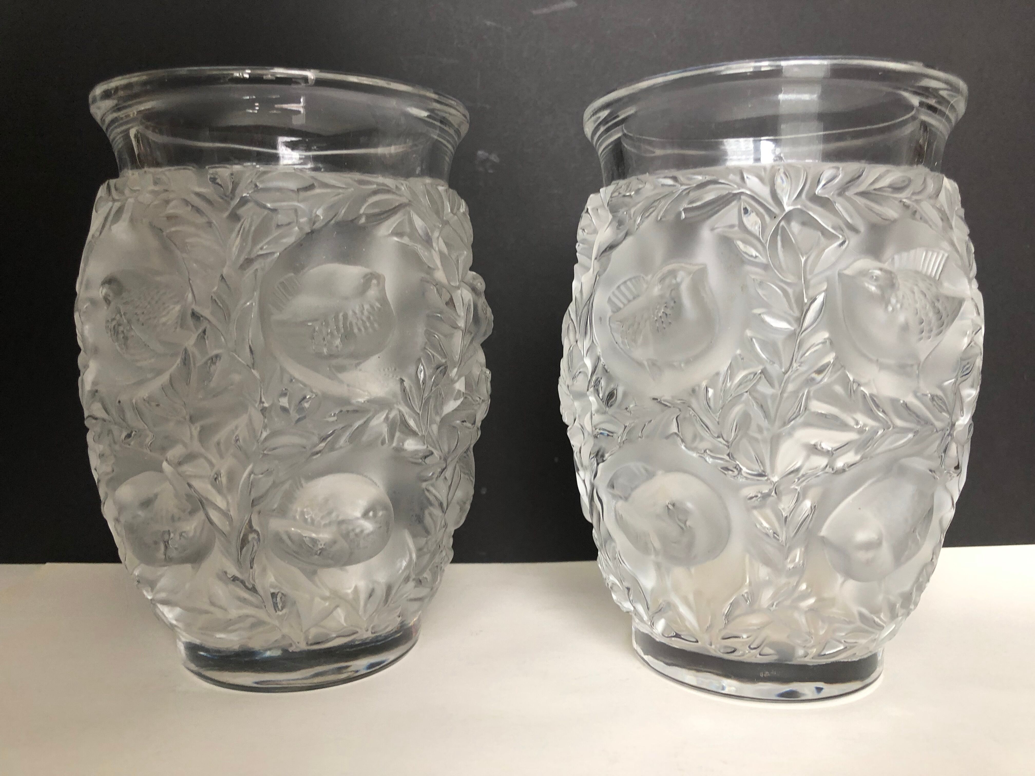 Paire de vases lalique modèle bagatelle