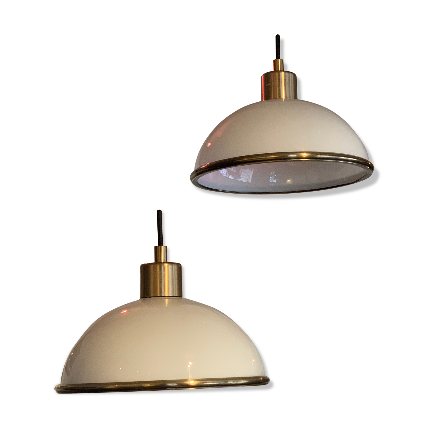 Two opaline suspensions
